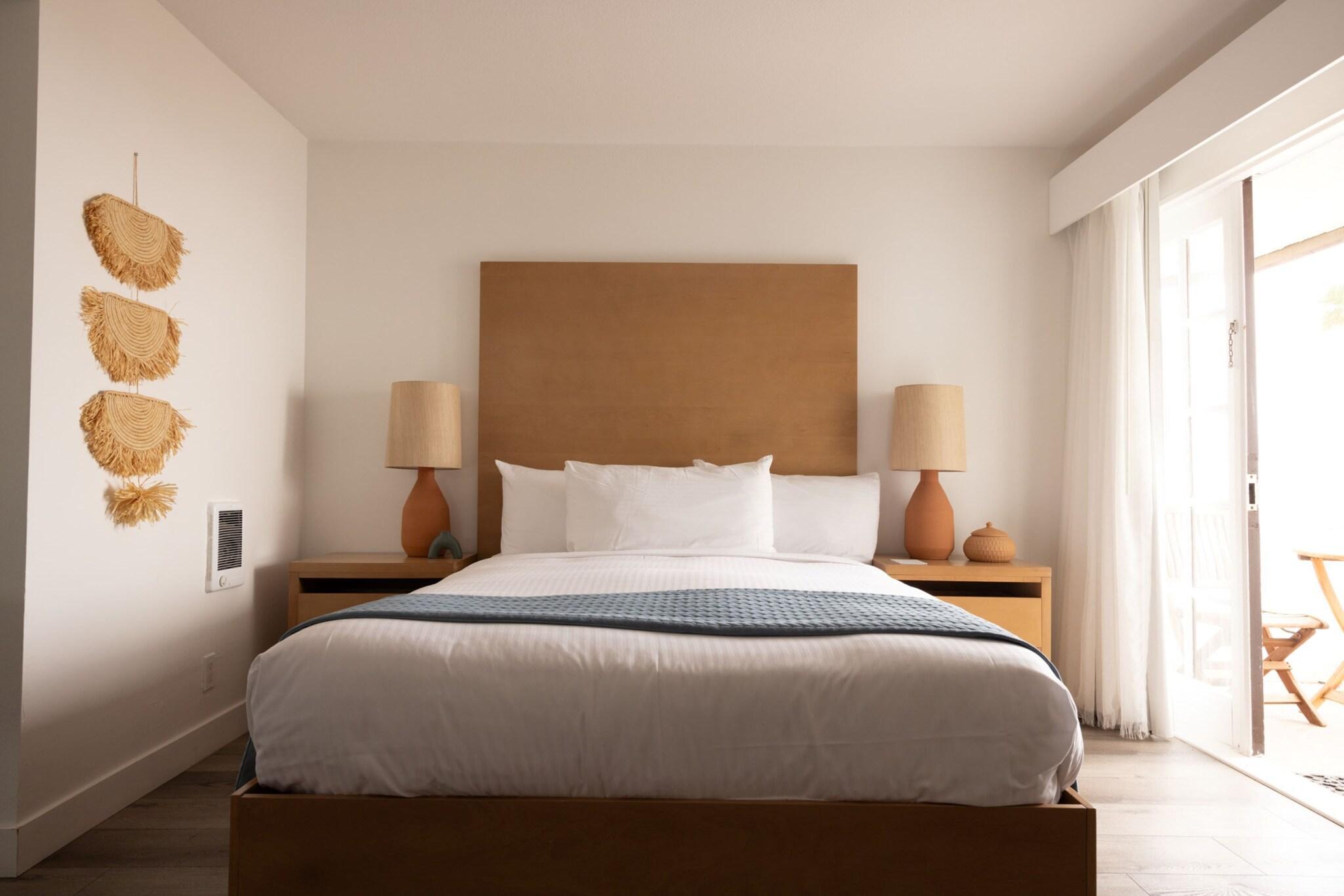 Double Ocean View Queen Bed