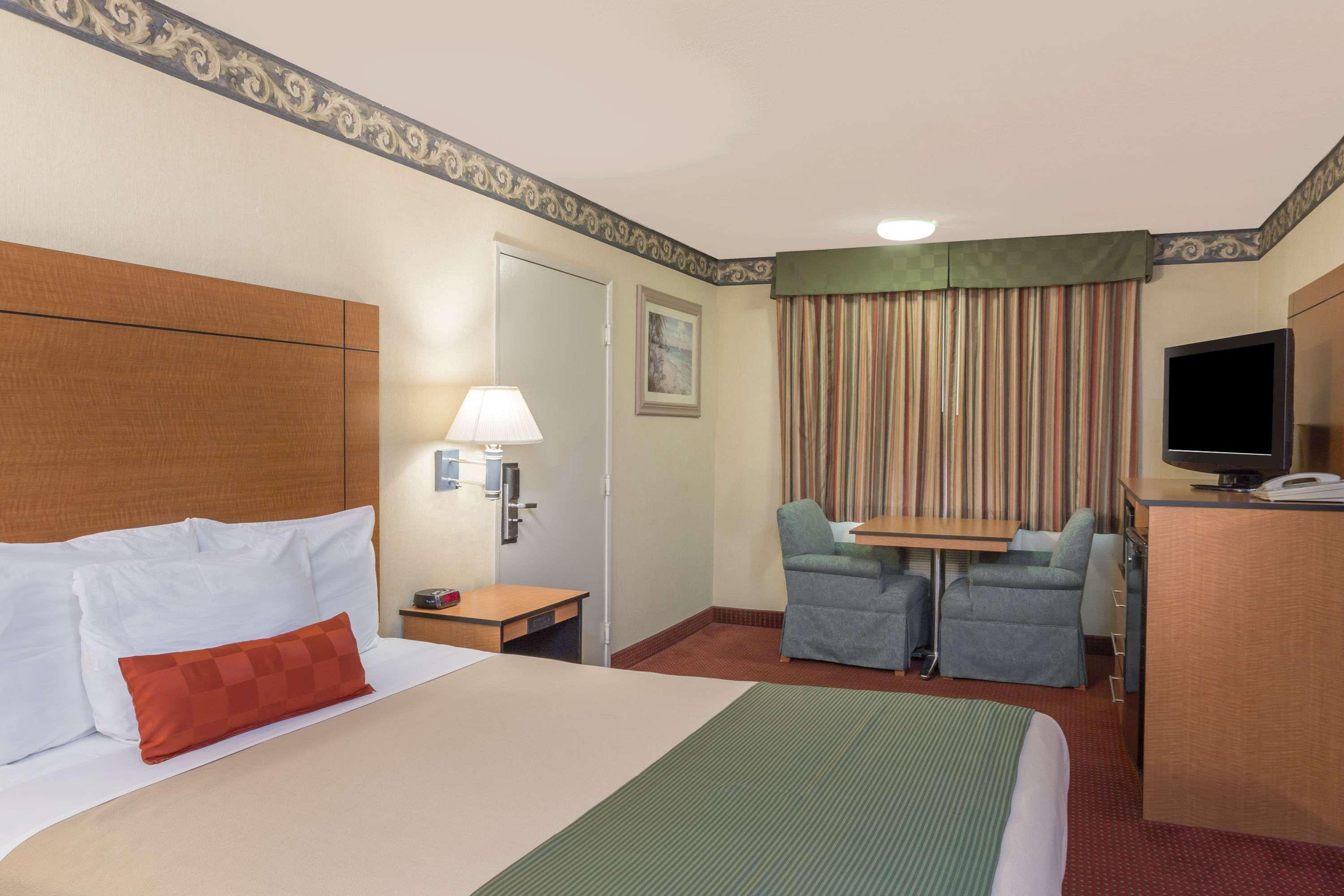 Double Queen Bed Non Smoking