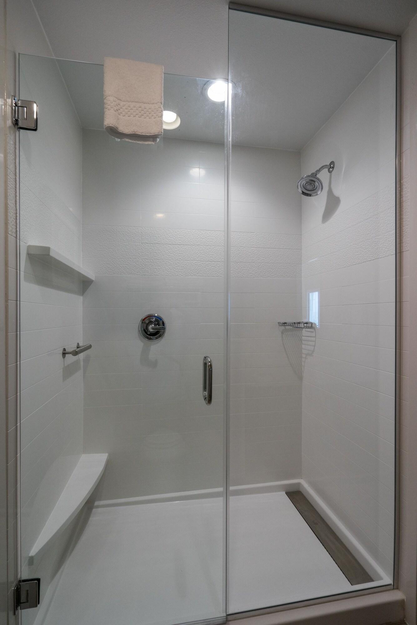 Suite Accessible King Size Bed