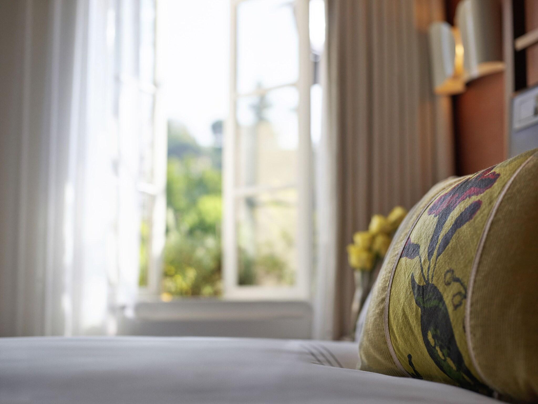 Studio King Size Bed