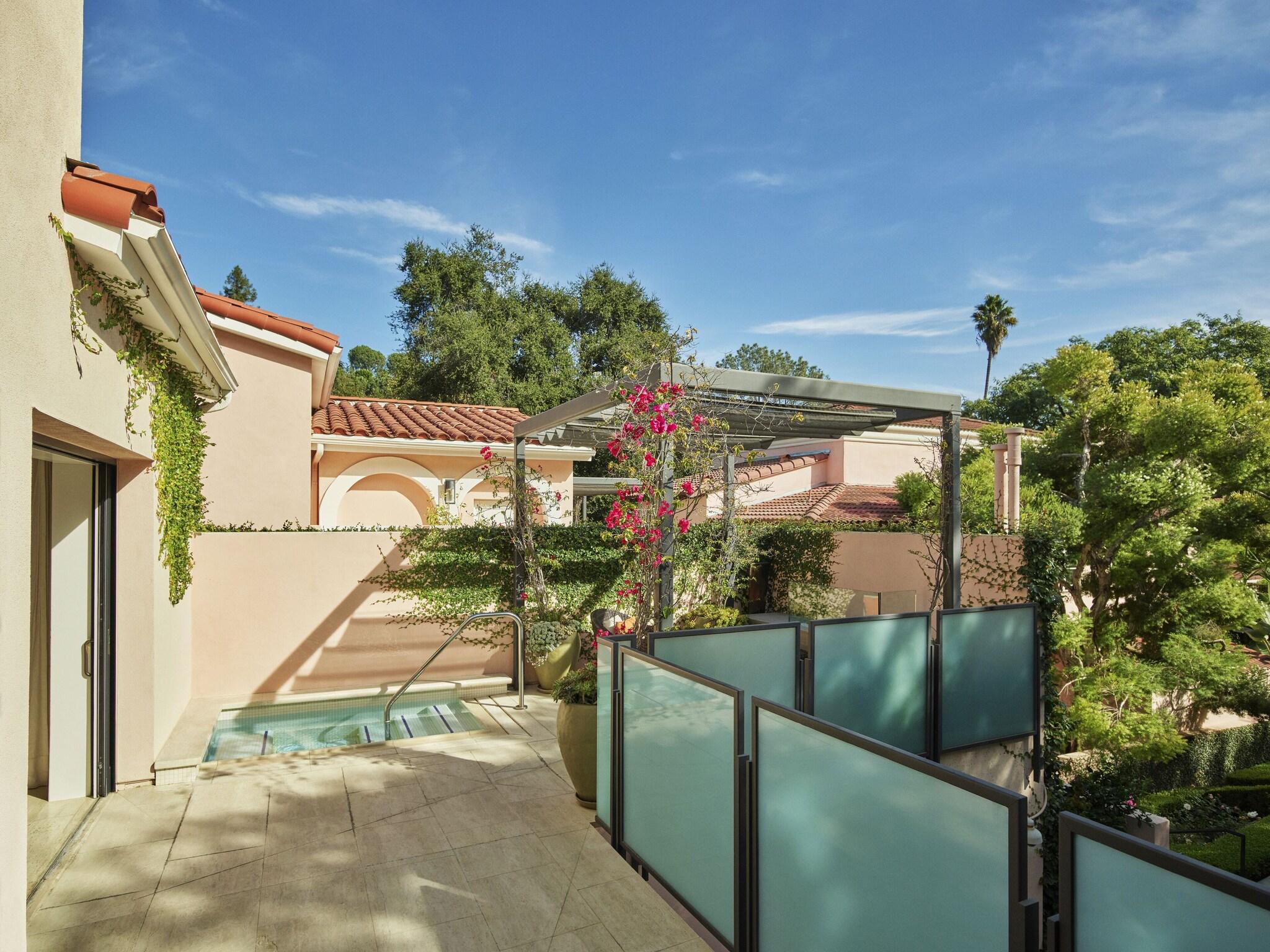 Studio King Size Bed