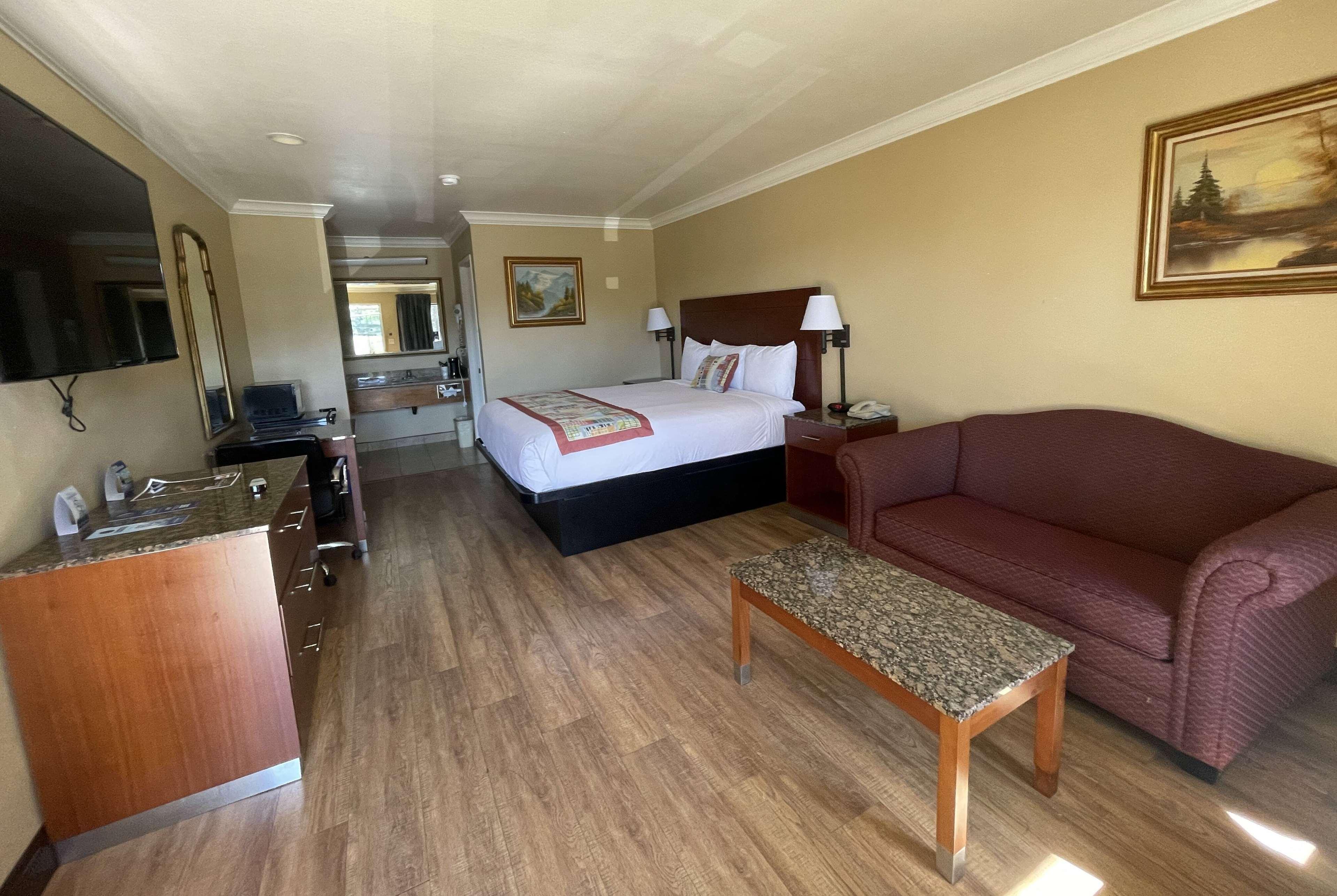 Double King Bed Non Smoking