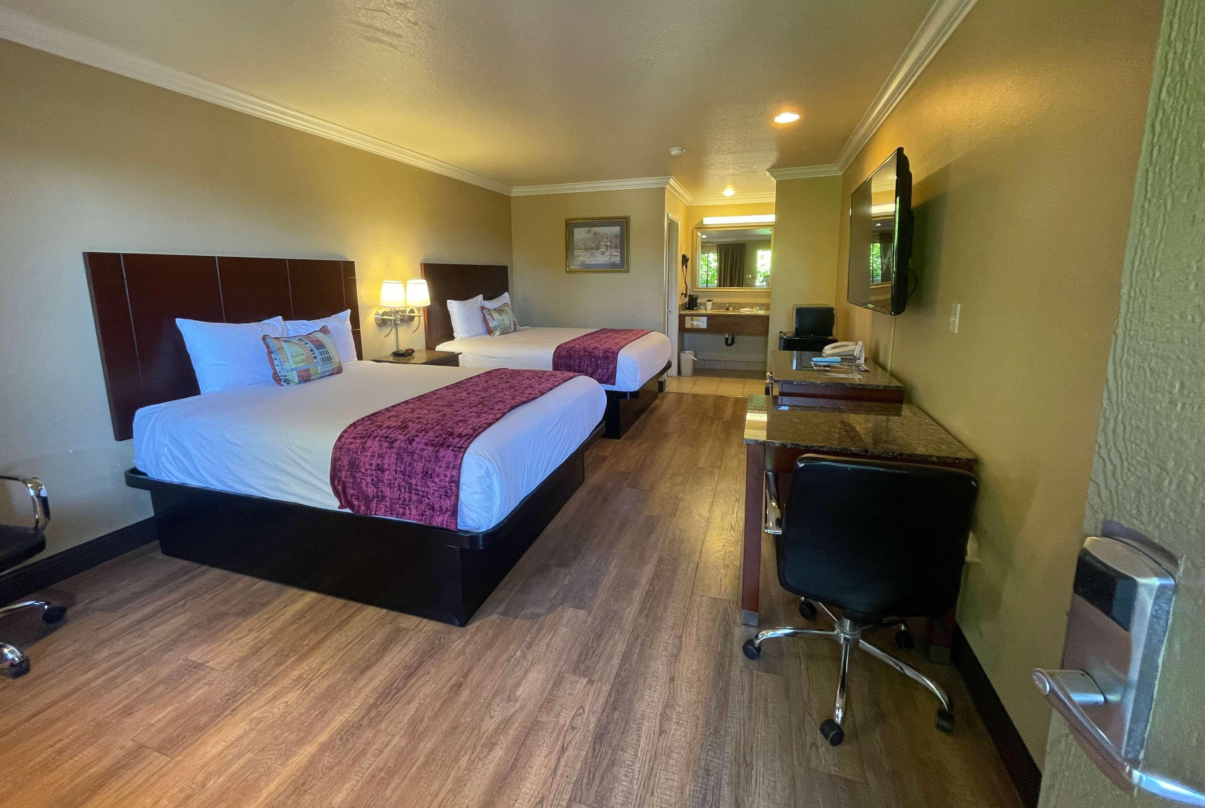 Quadruple Two Queen Beds