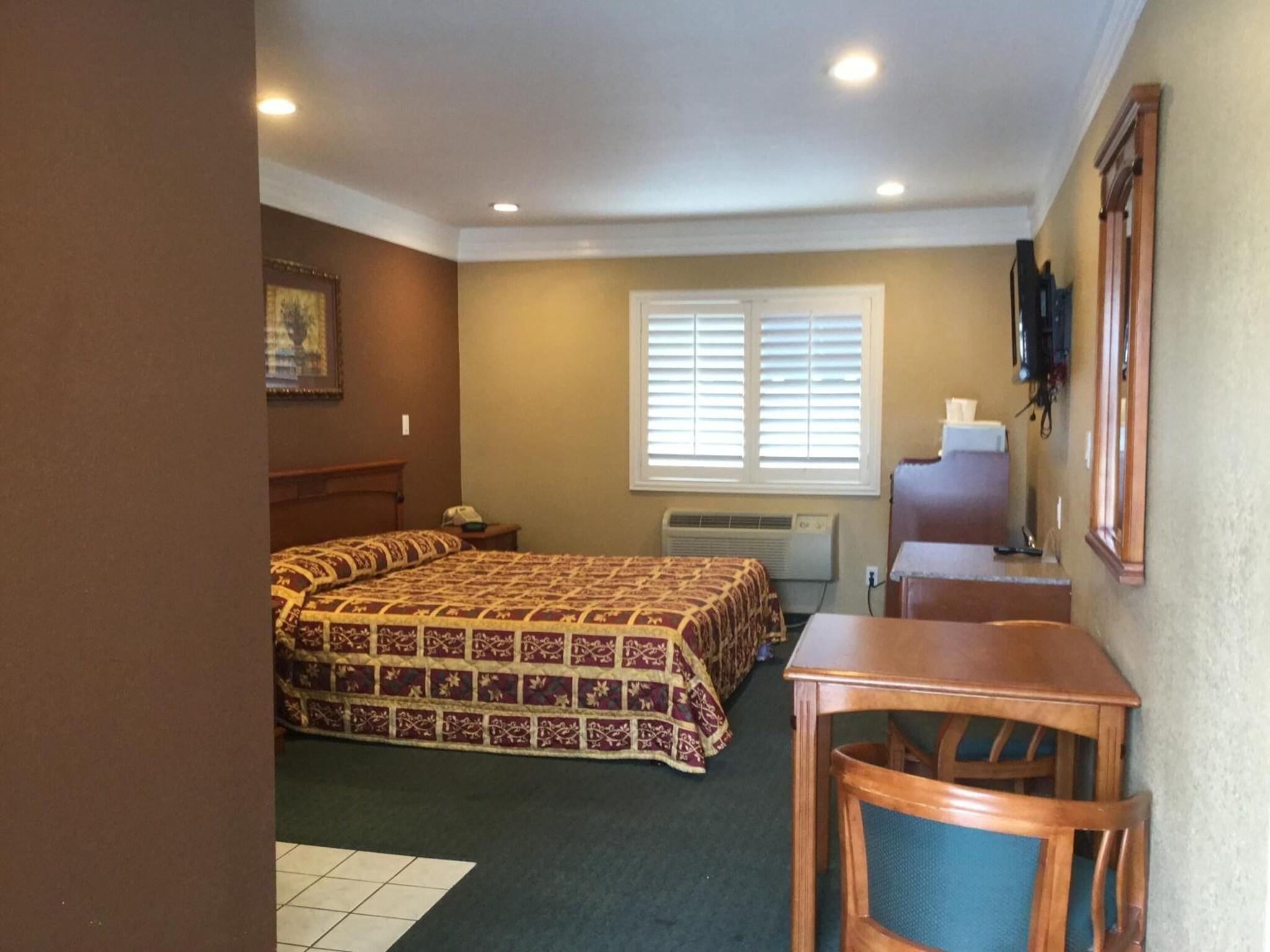 Double King Bed Non Smoking