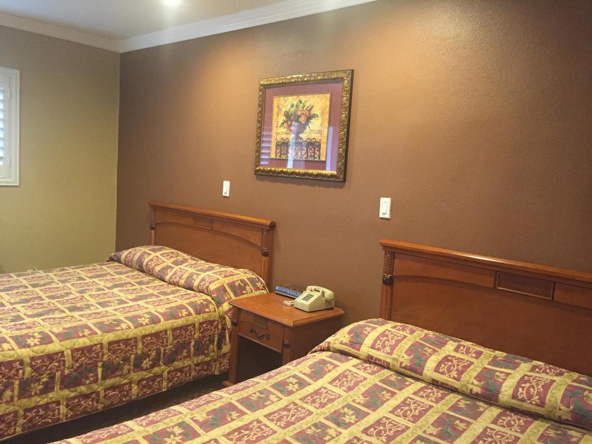 Double Two Queen Beds Non Smoking