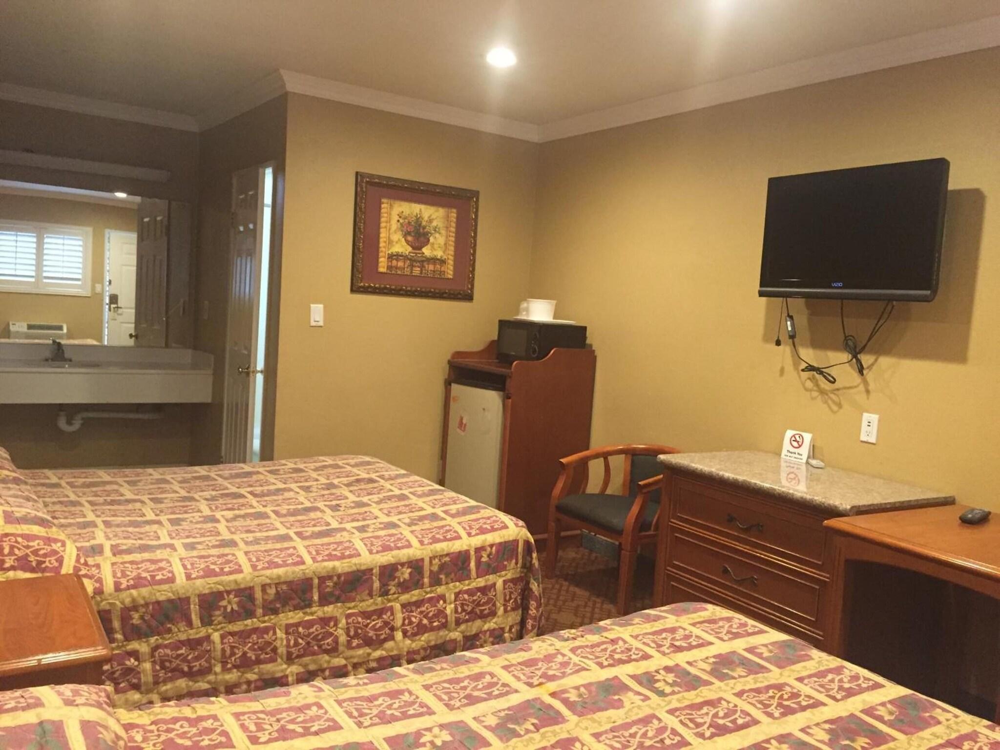 Double Two Queen Beds Non Smoking