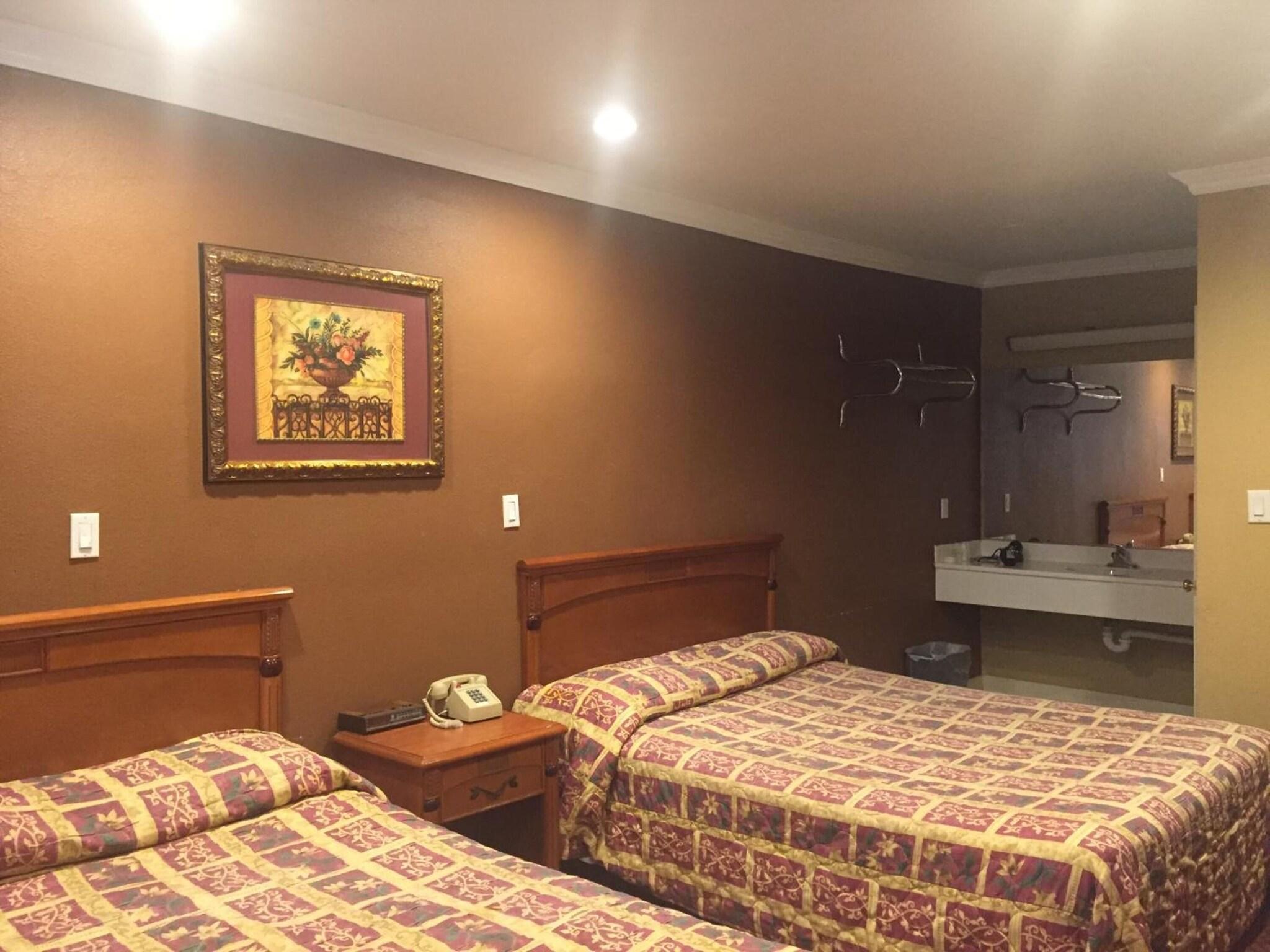 Double Two Queen Beds Non Smoking