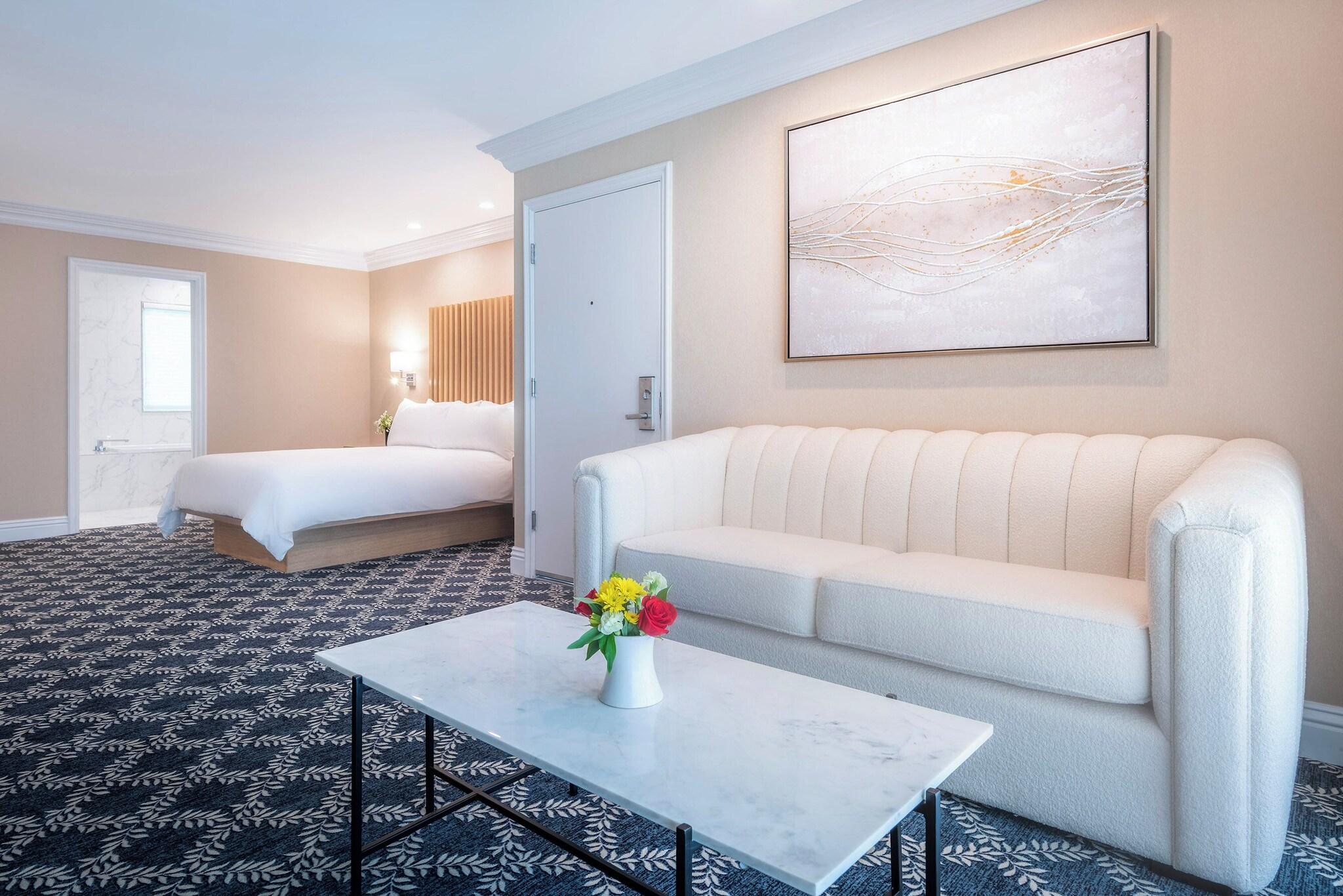 Junior Suite Queen Size Bed