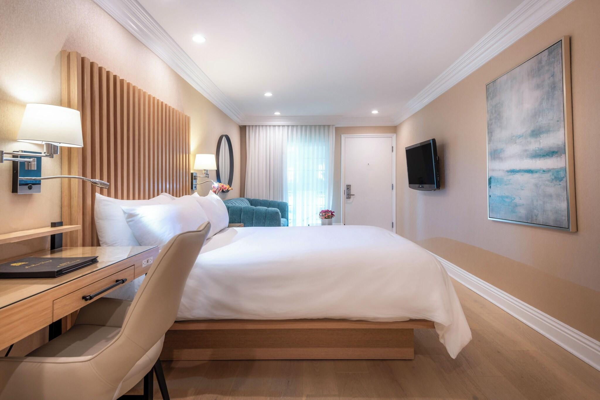 Junior Suite Queen Size Bed