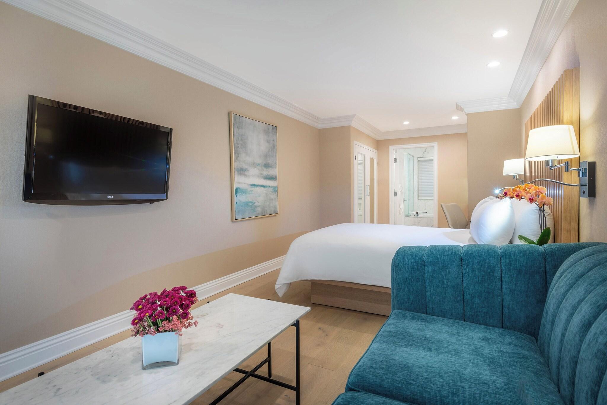 Junior Suite Queen Size Bed