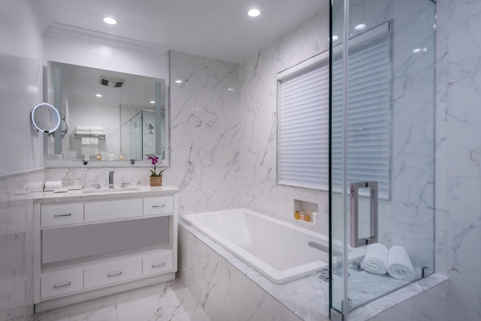 Junior Suite Queen Size Bed