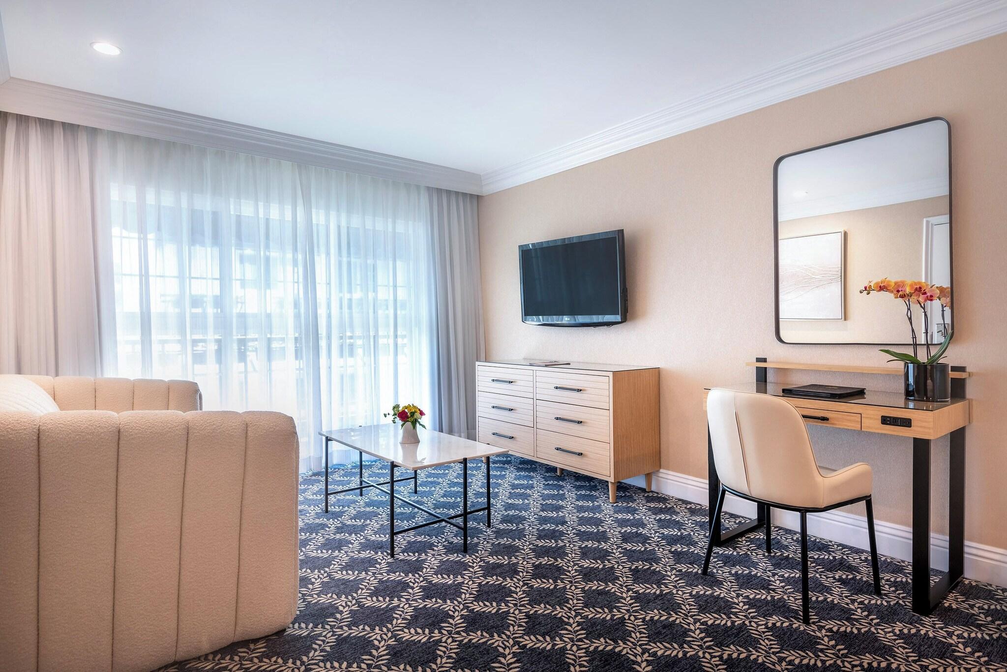 Junior Suite Queen Size Bed