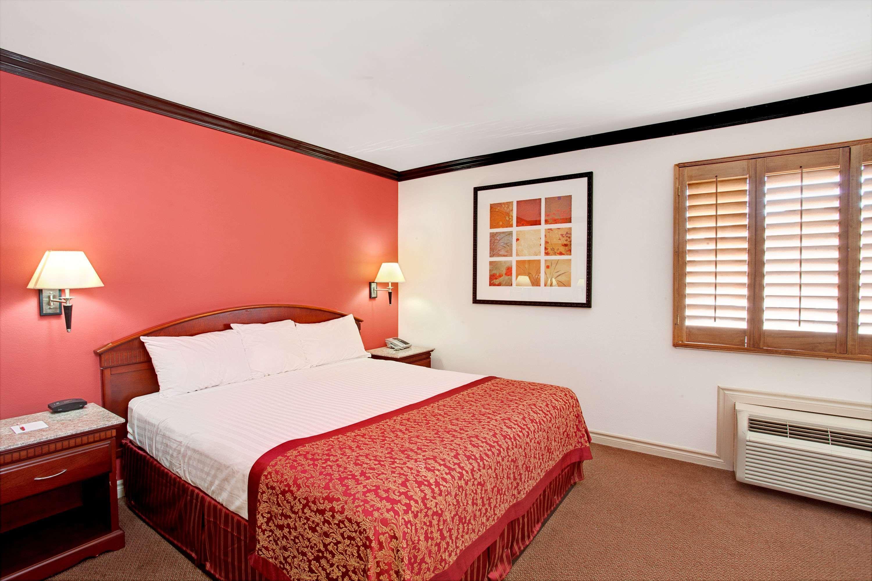 Double Queen Bed Non Smoking