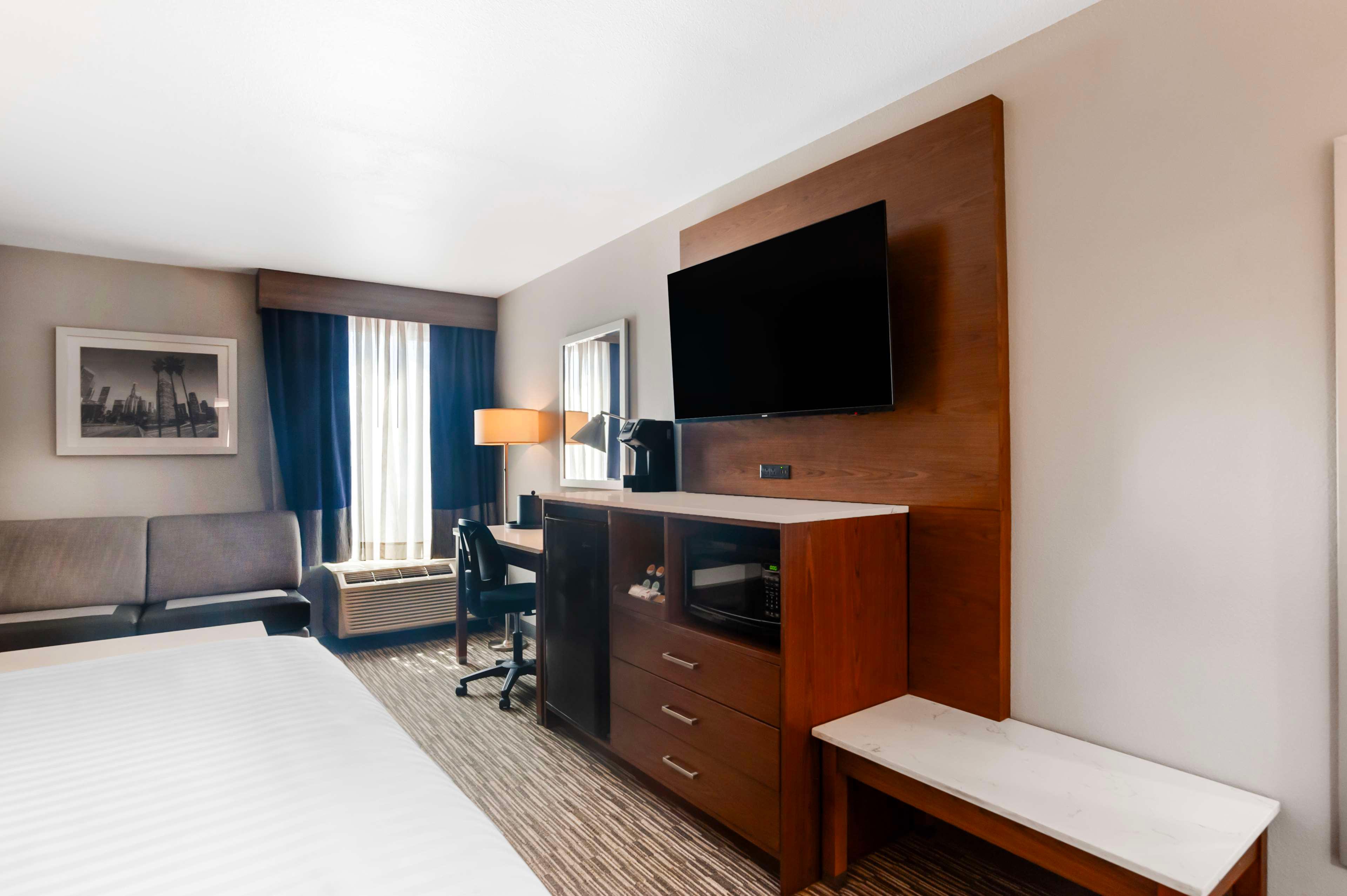 Double Accessible King Size Bed