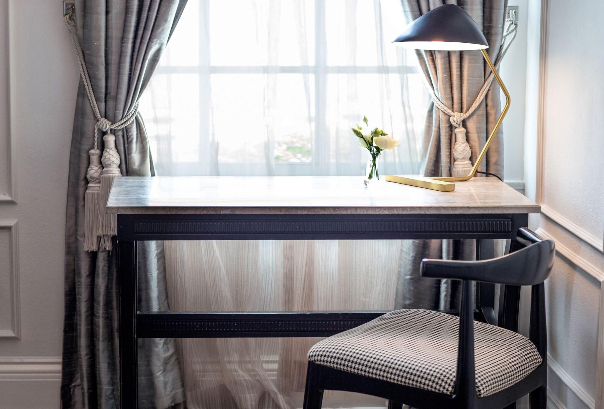 Studio Two Queen Beds