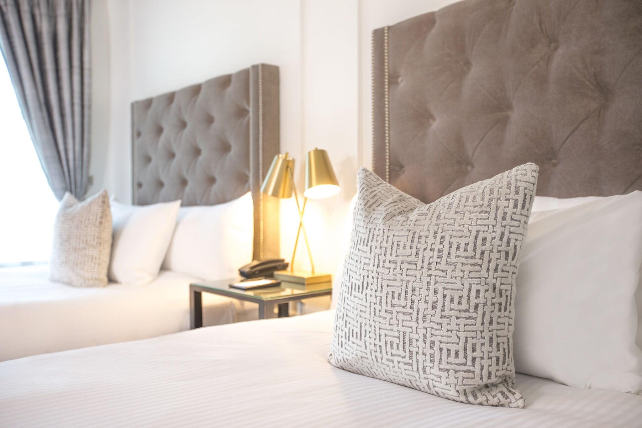 Studio Two Queen Beds