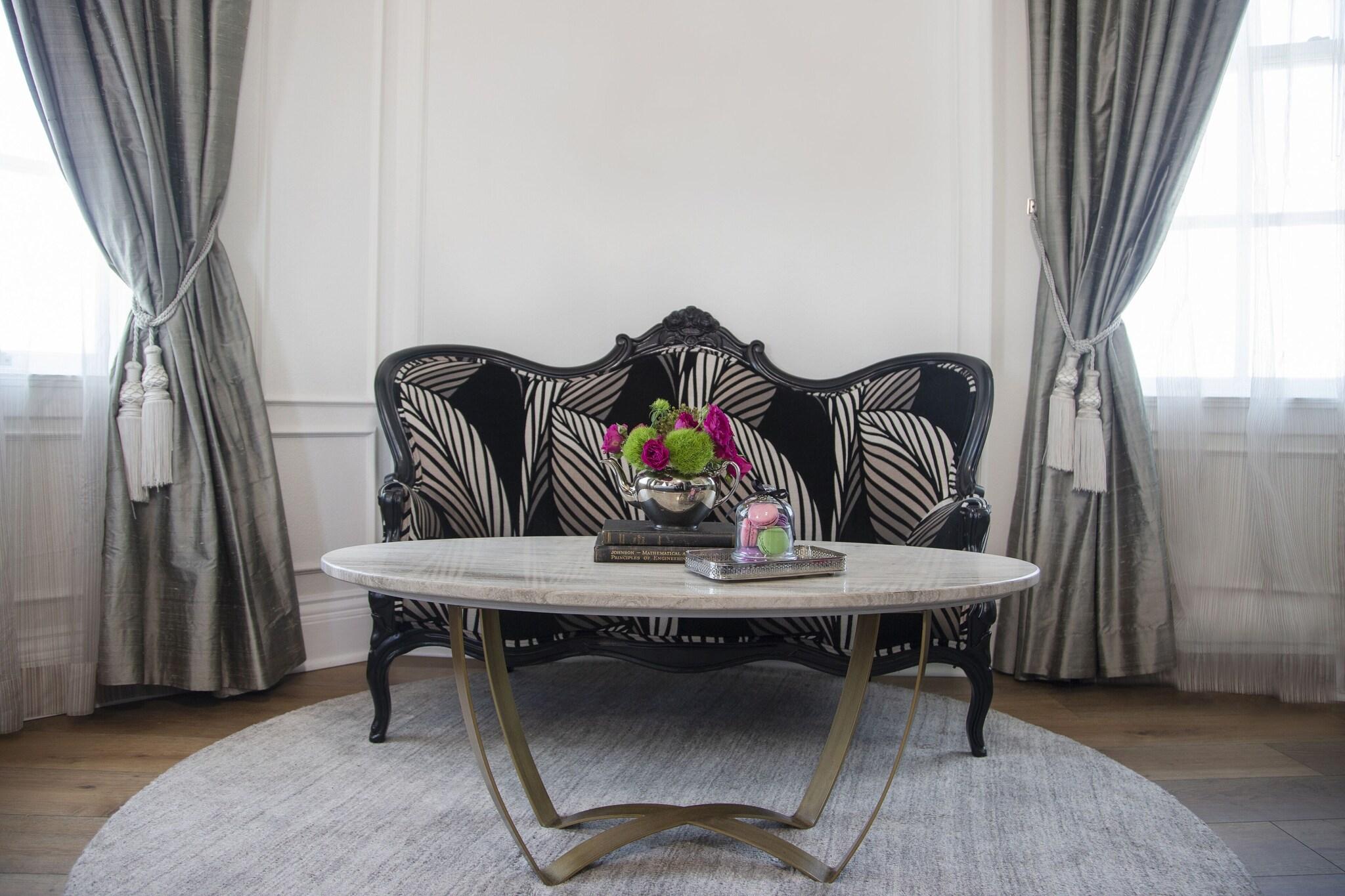 Double Classic Queen Bed