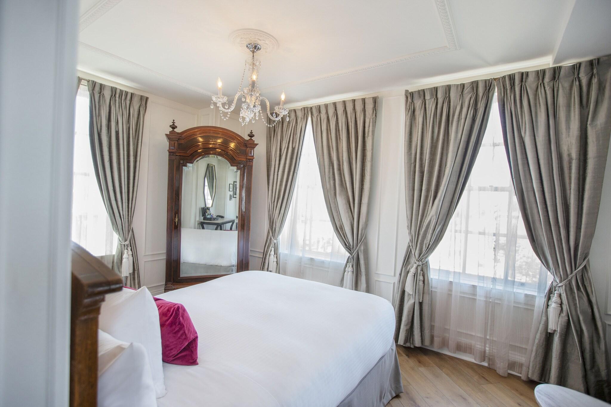 Double Classic Queen Bed