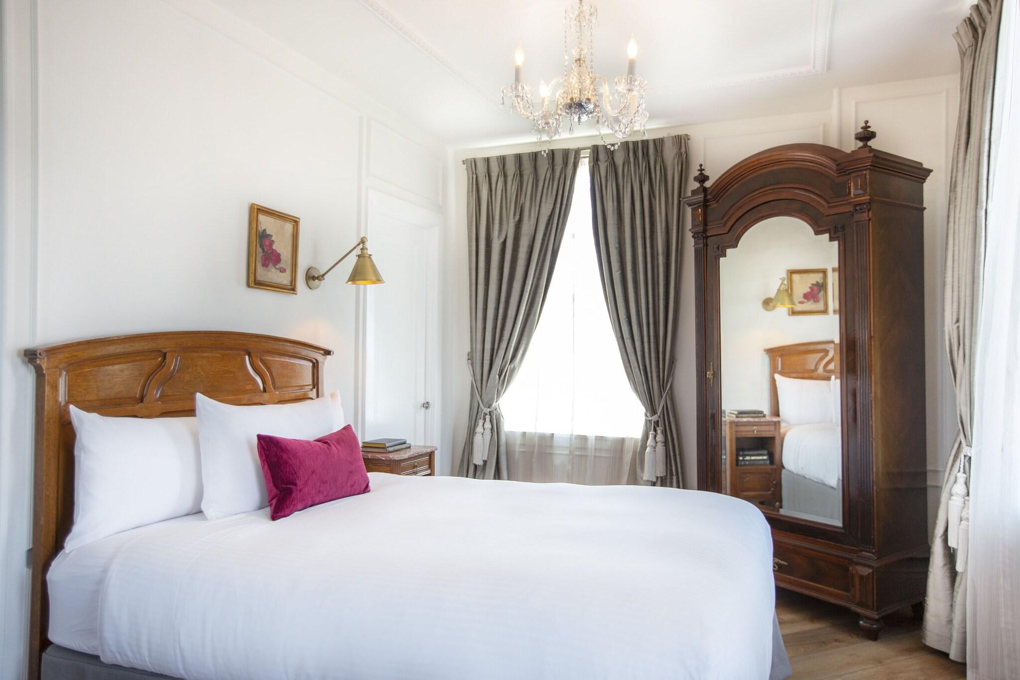 Double Classic Queen Bed