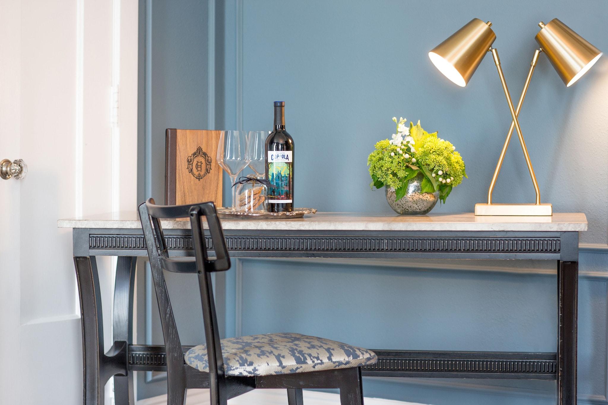 Studio Two Queen Beds