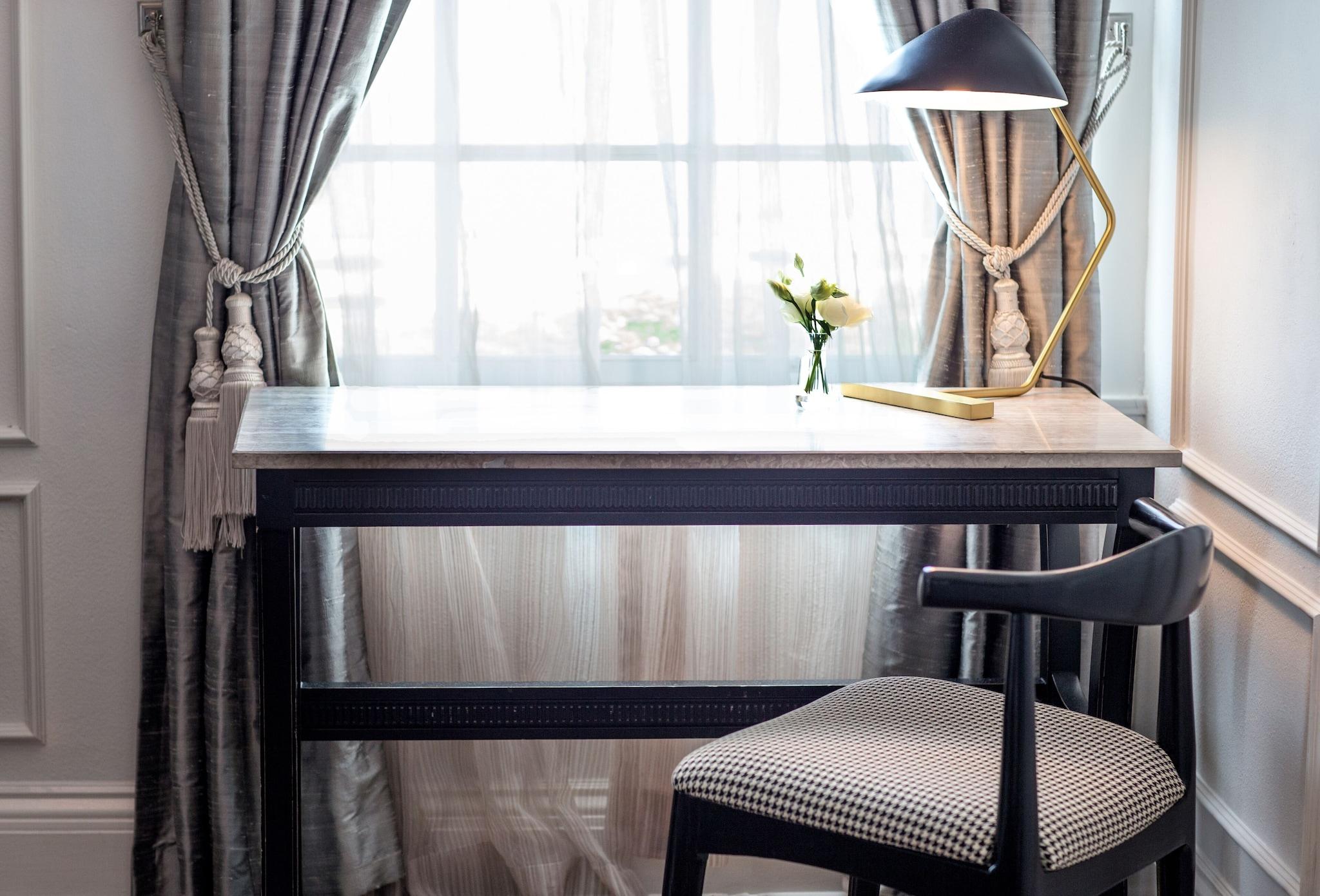 Studio Two Queen Beds