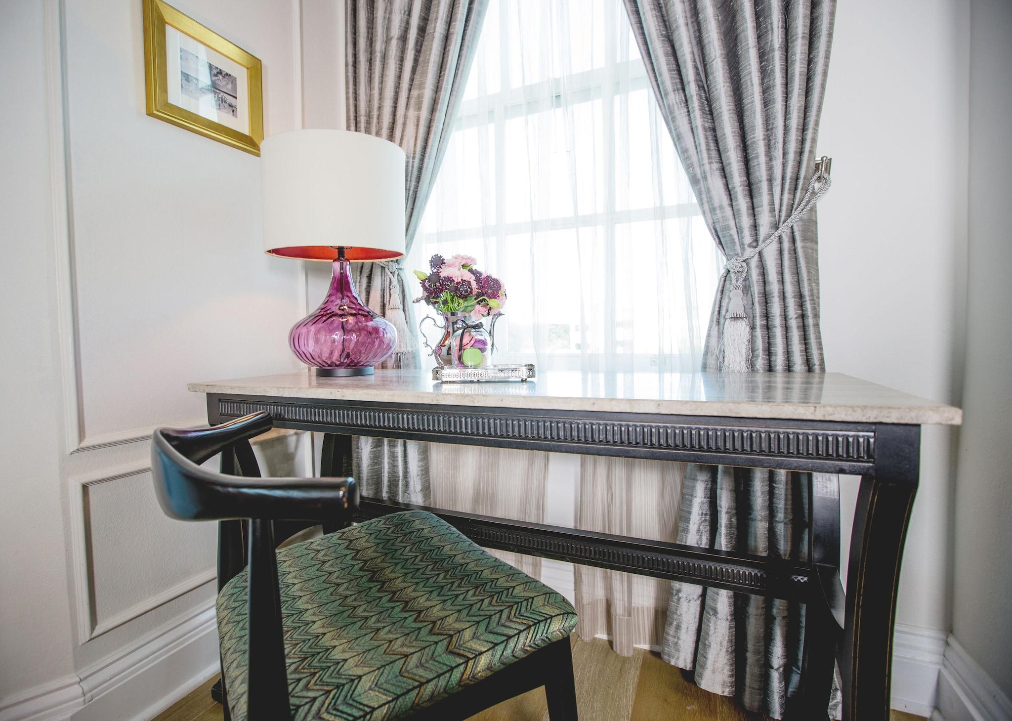 Studio Two Queen Beds