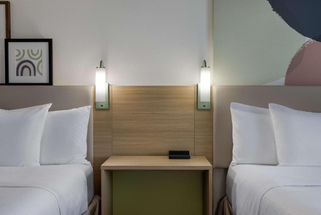 Double or Twin Two Queen Beds