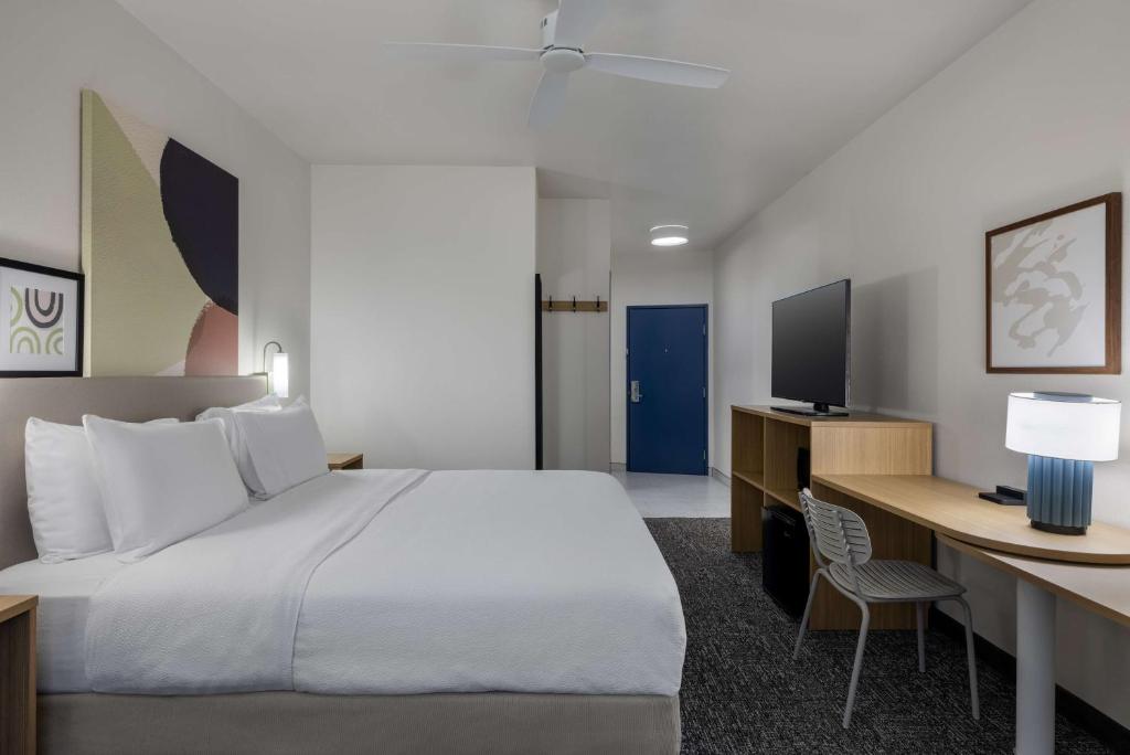 Double or Twin Two King Beds