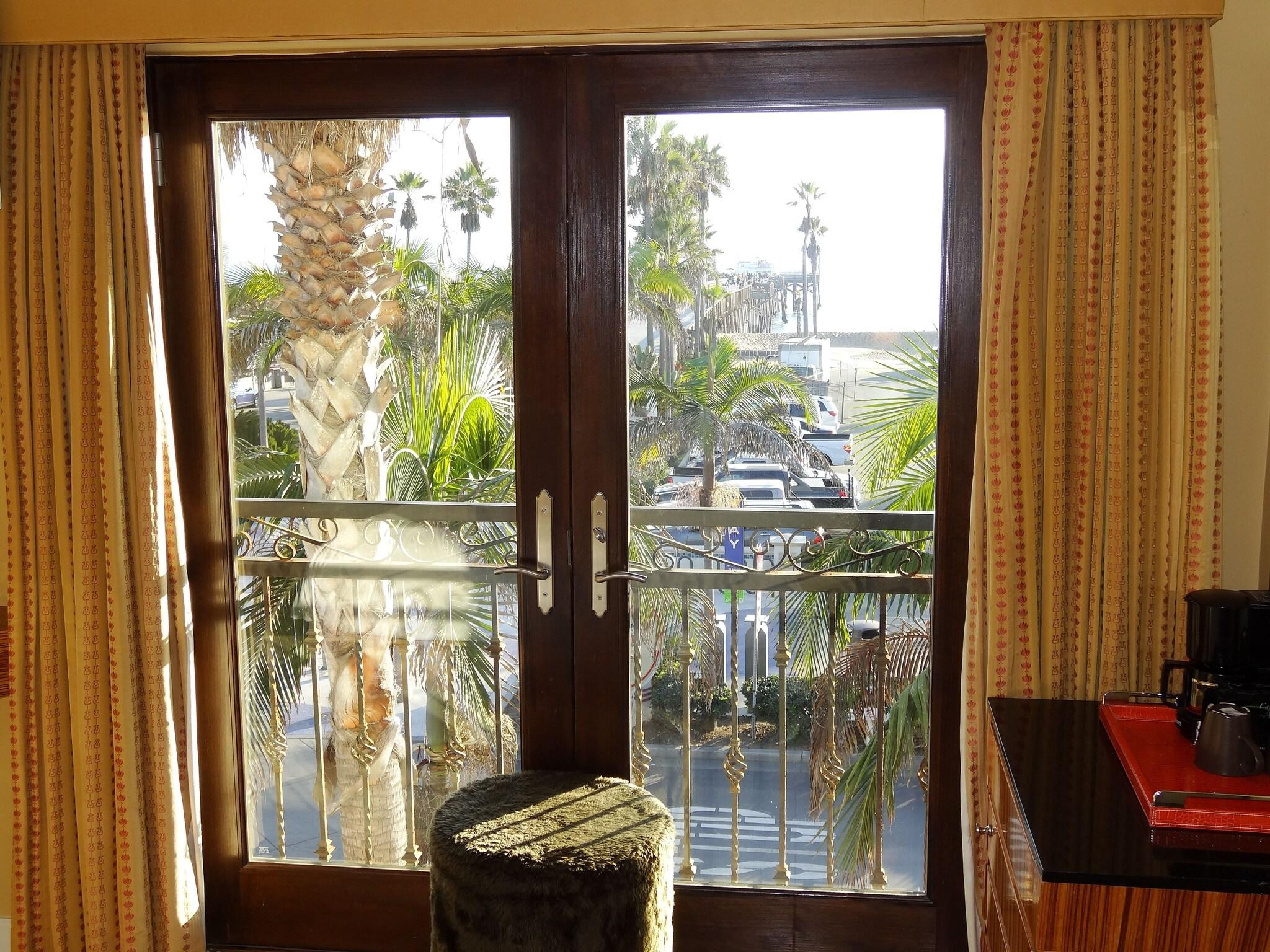 Suite Ocean View Queen Bed