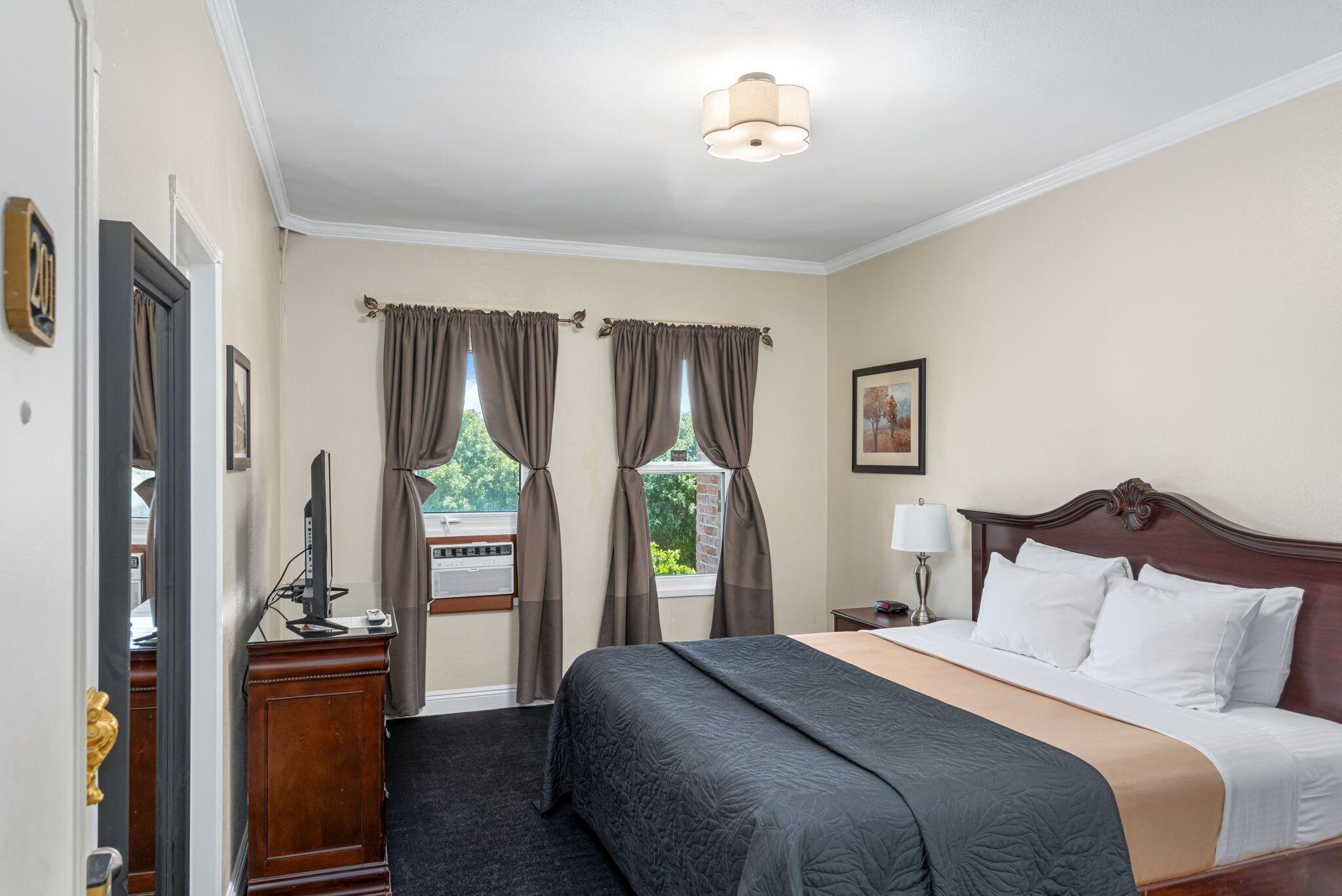 Double Deluxe King Bed