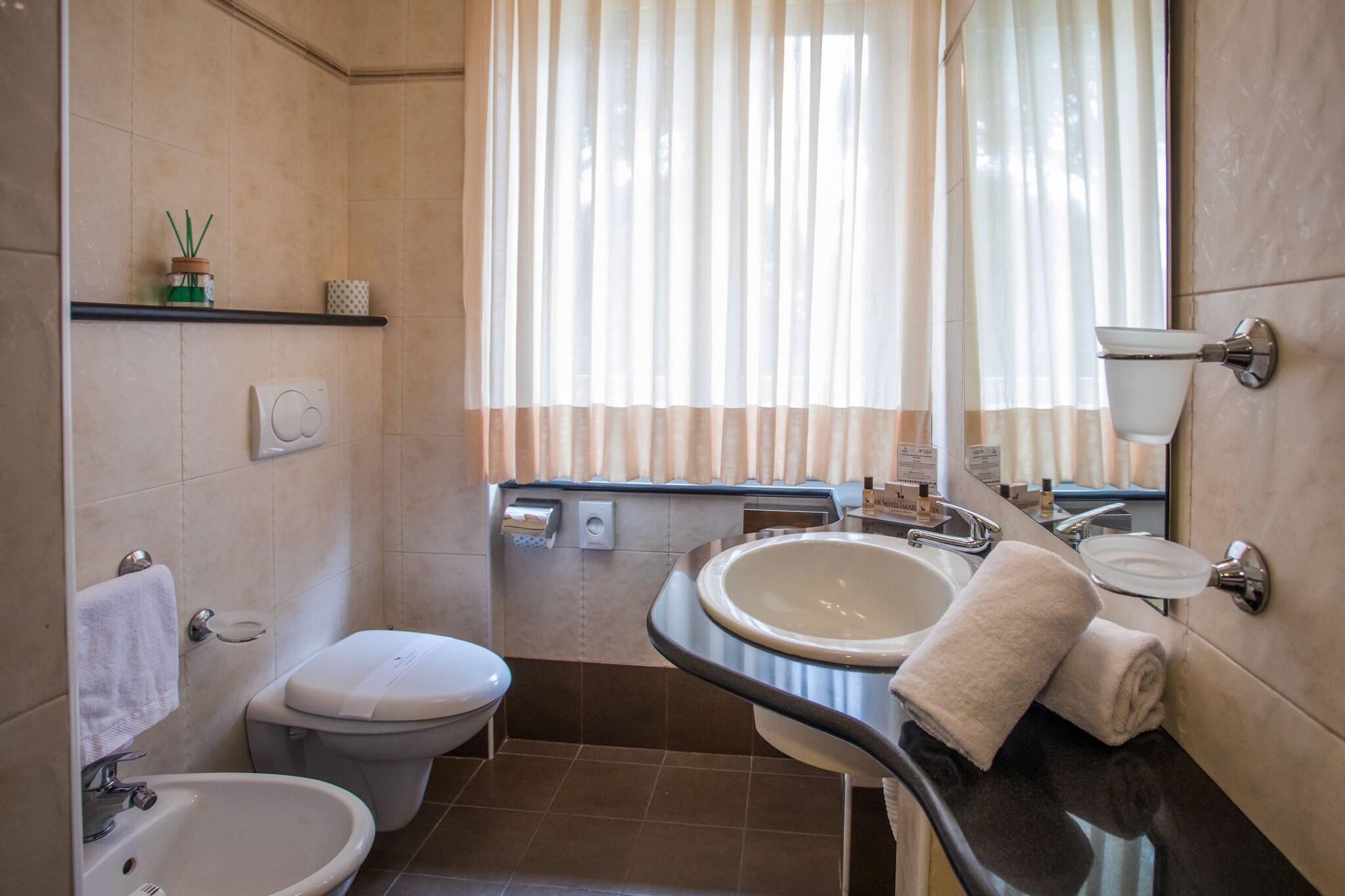 Junior Suite Queen Size Bed