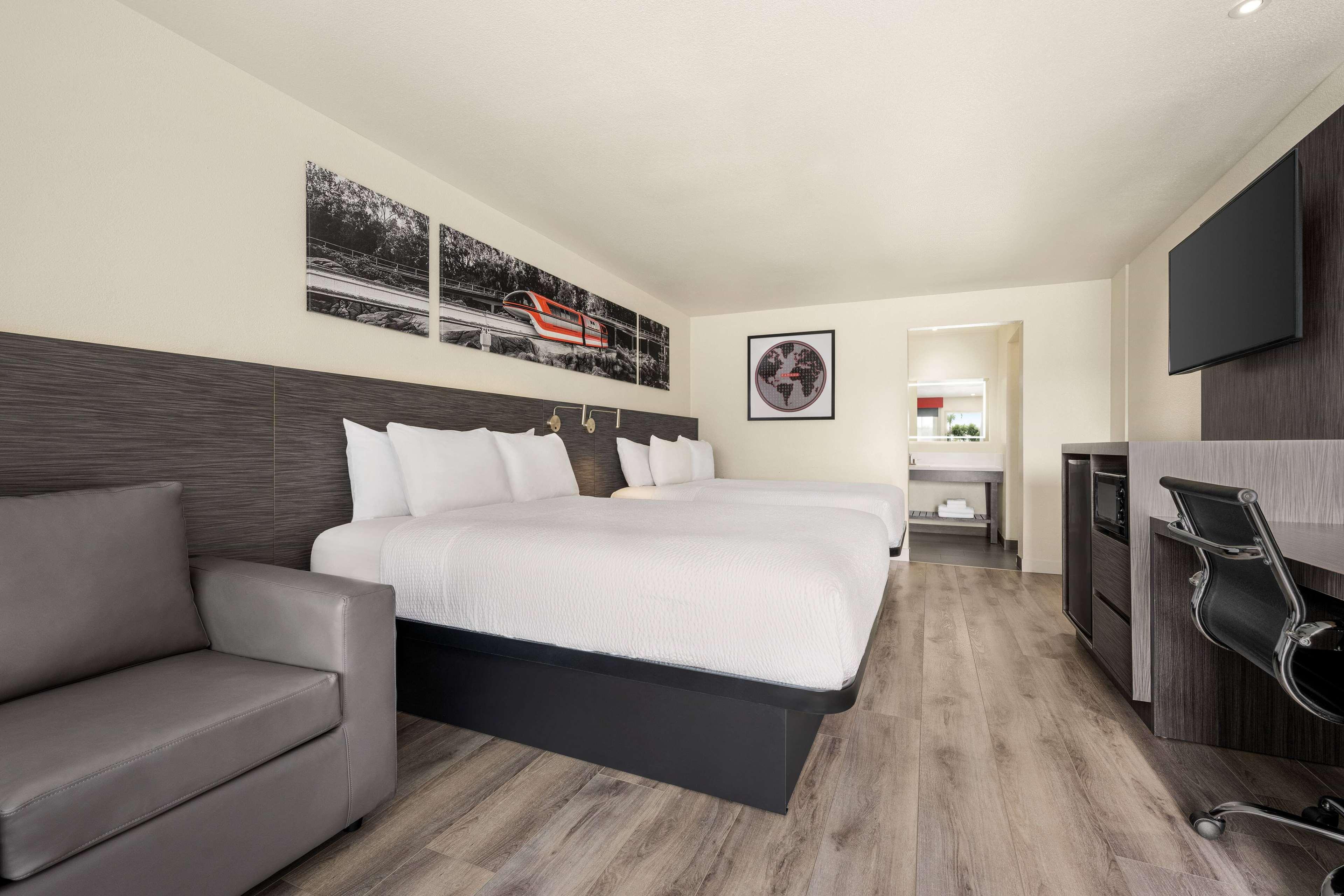 Quadruple Two Queen Beds Non Smoking