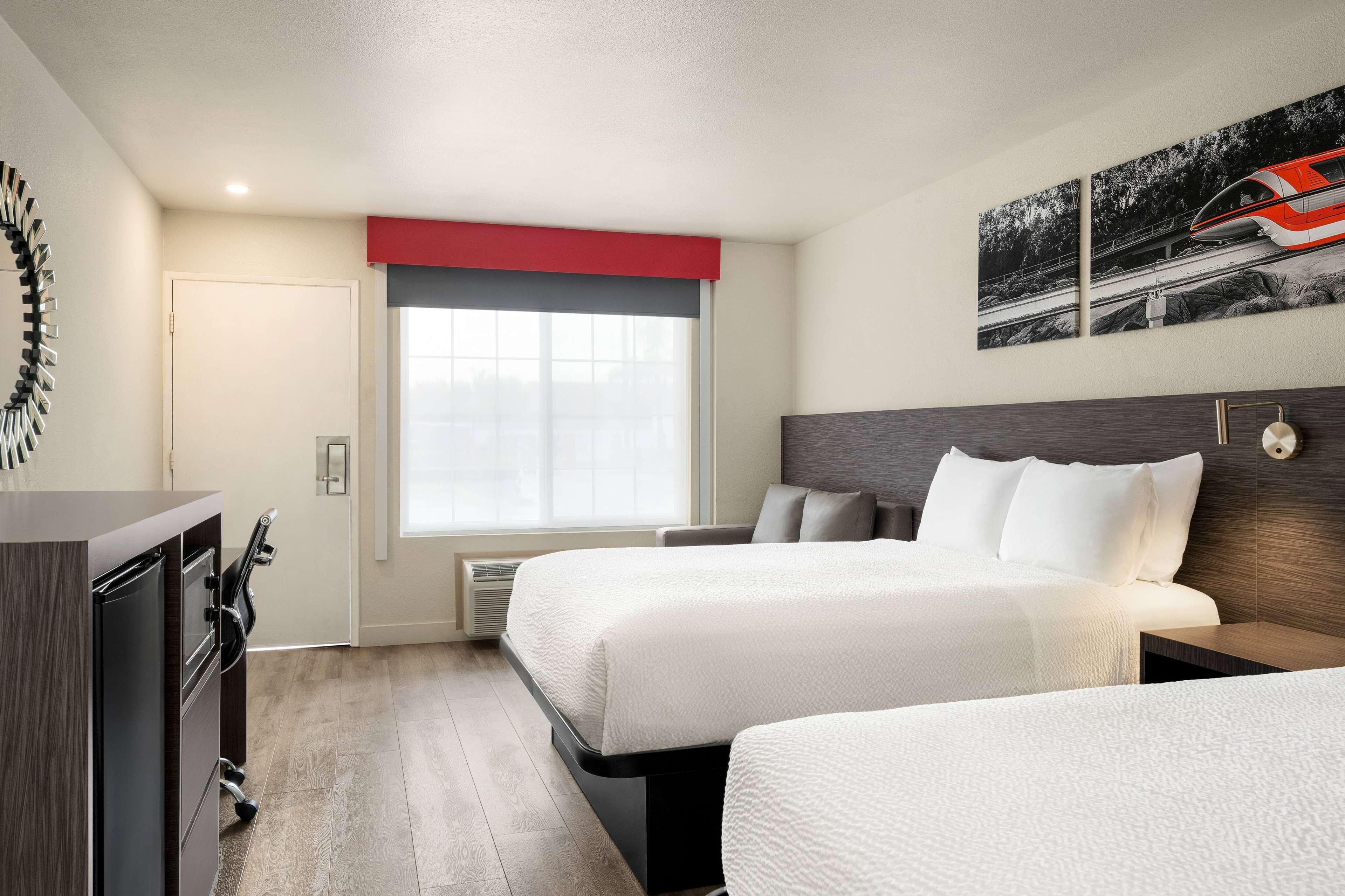 Quadruple Two Queen Beds Non Smoking