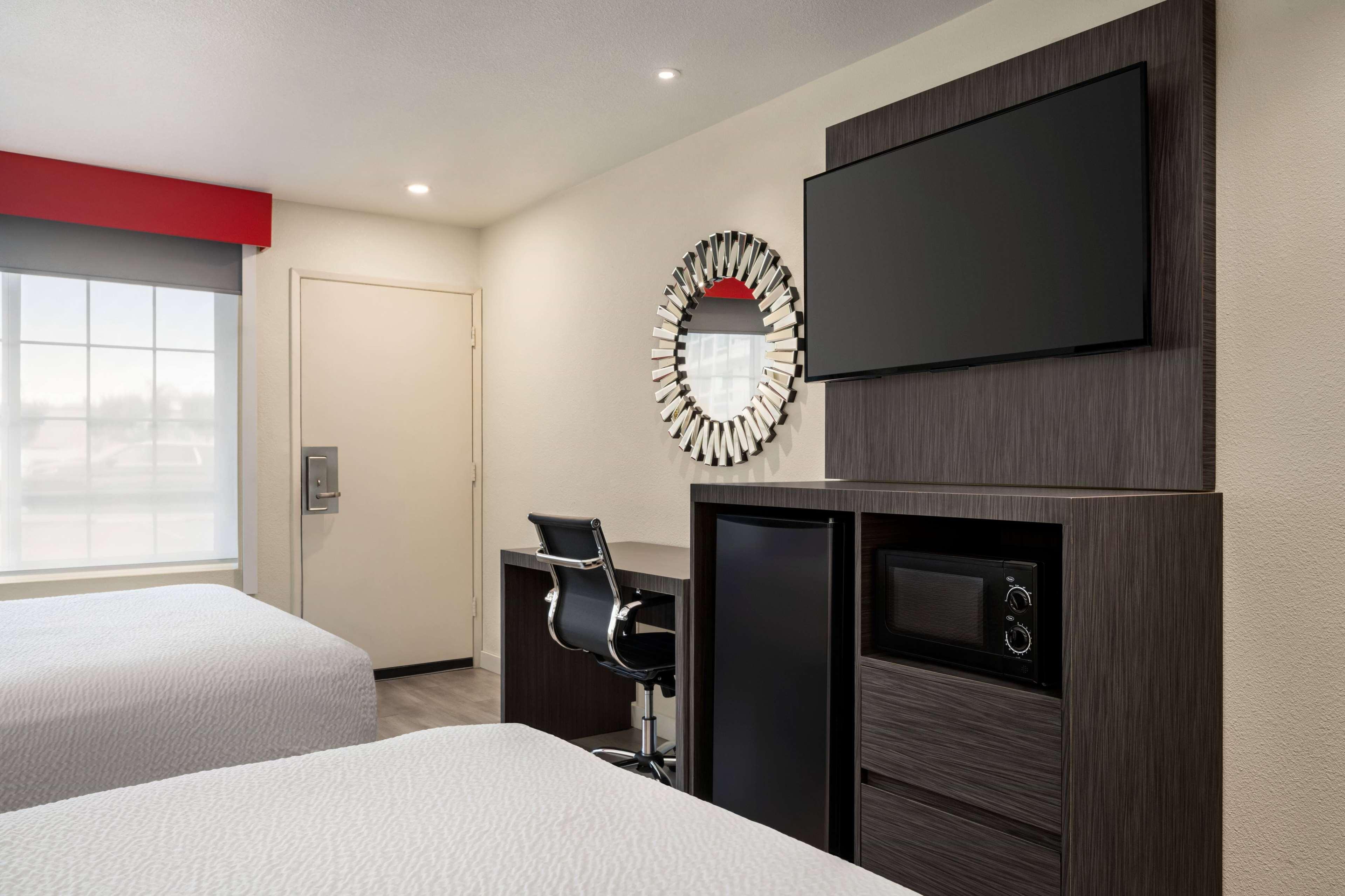 Room Accessible-two Queen Beds