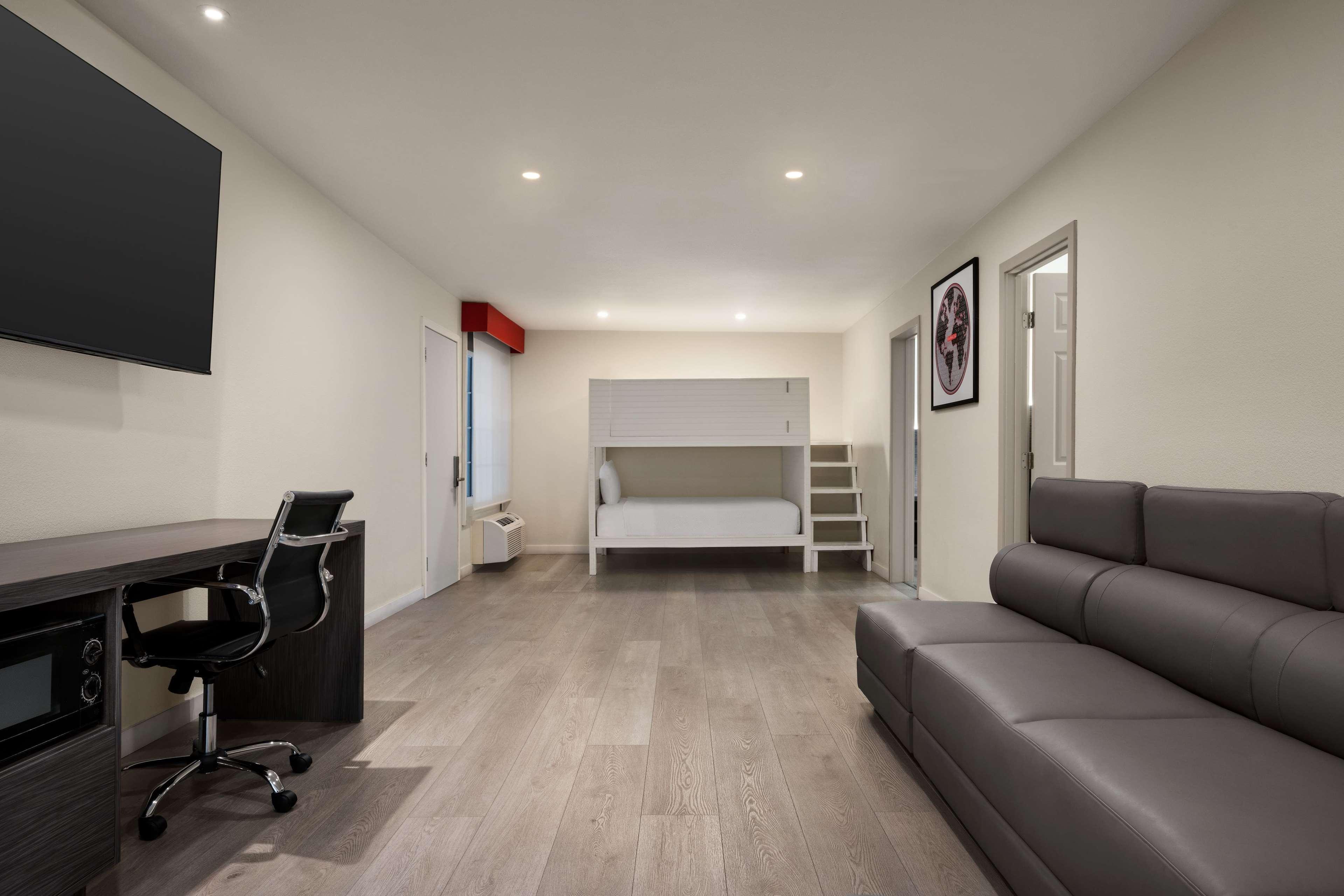 Room Queen Bed Non Smoking