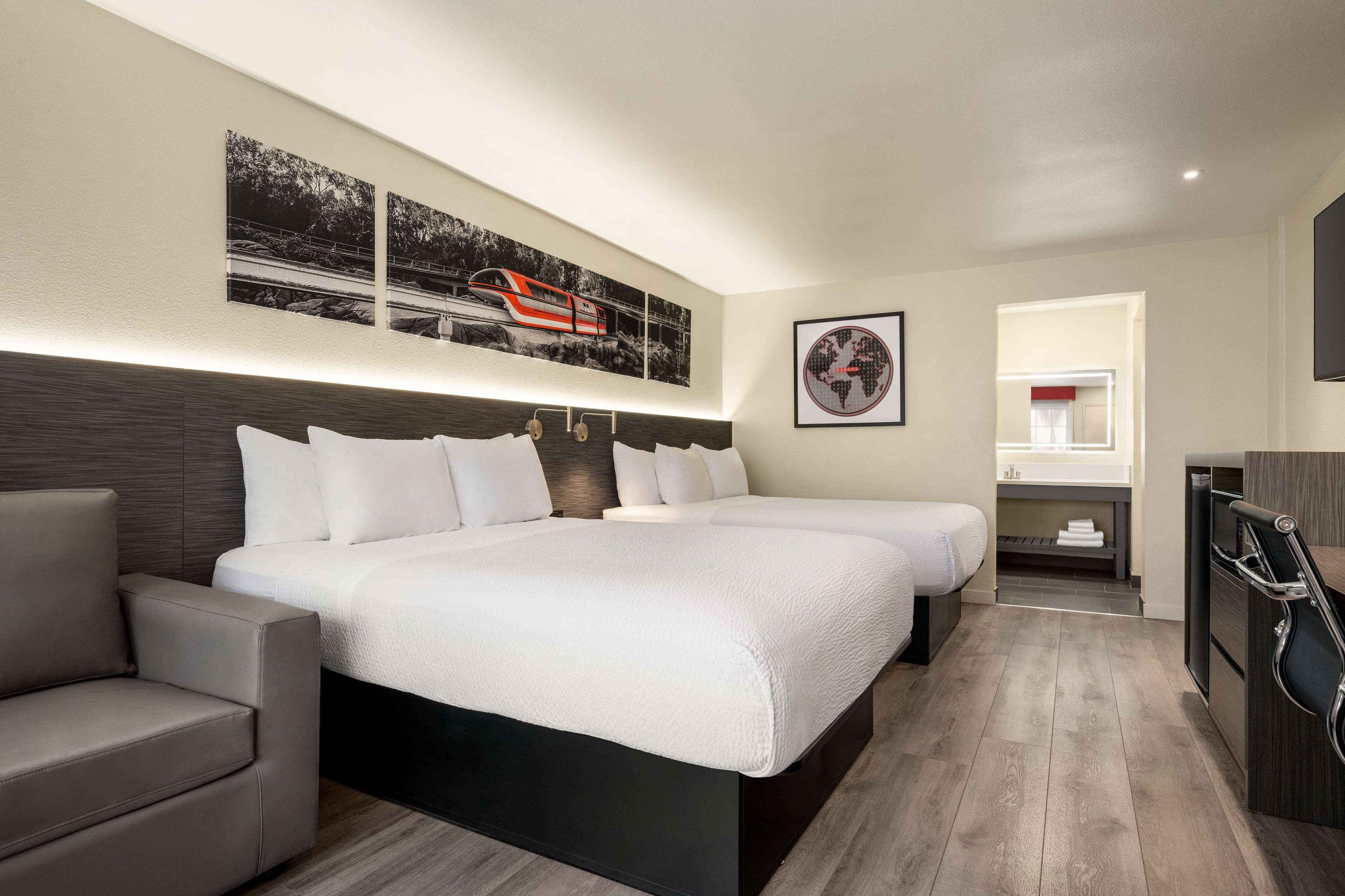 Quadruple Two Queen Beds Non Smoking