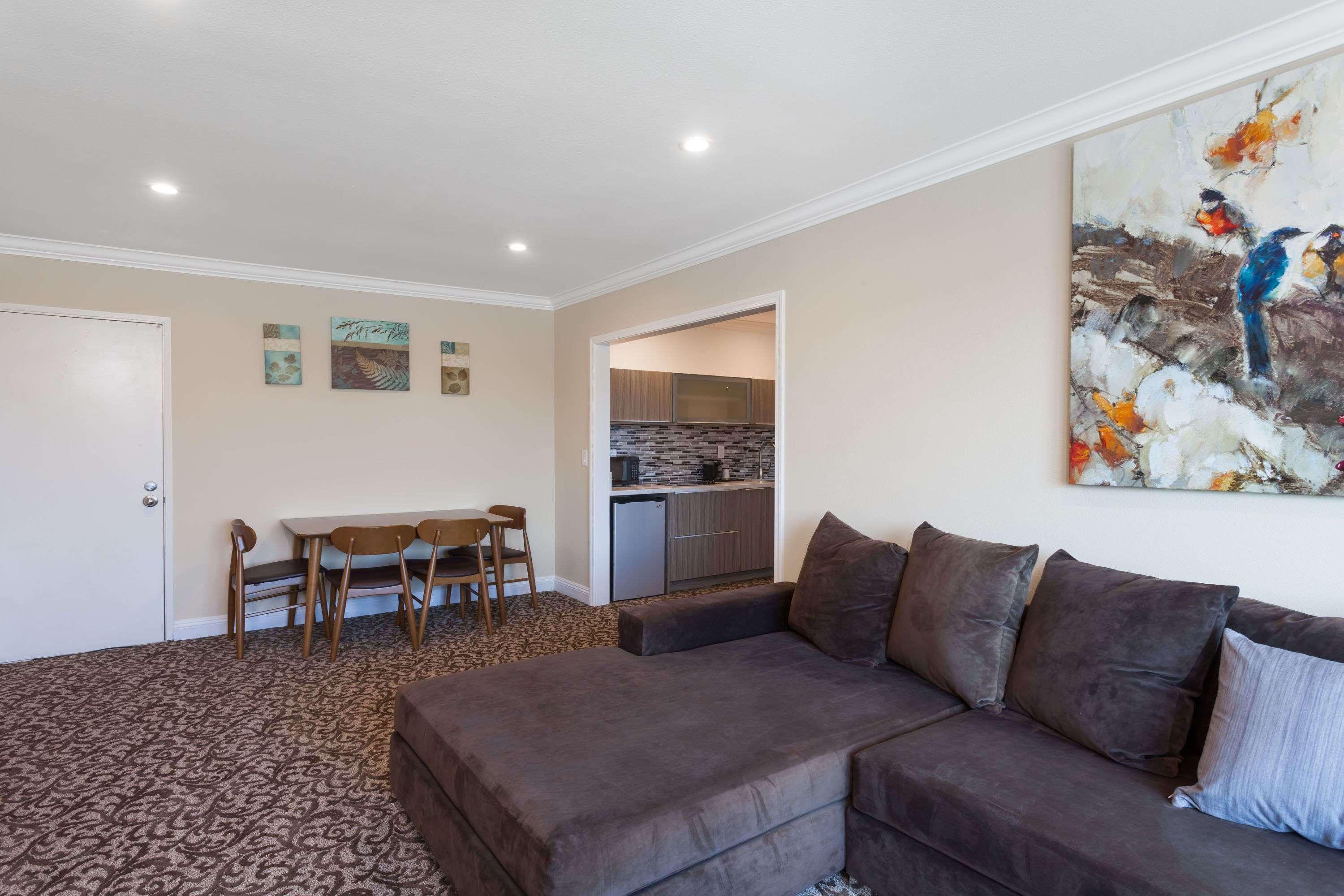 Suite Queen Bed Non Smoking