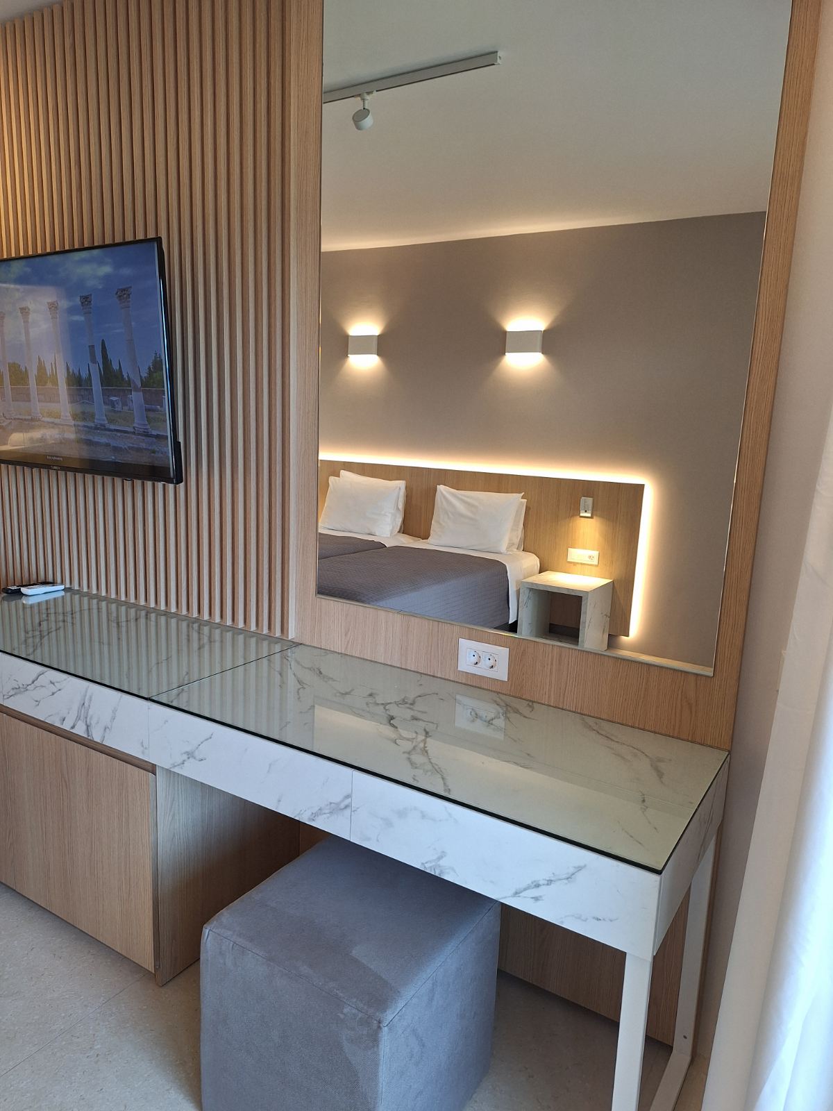 Double or Twin Superior Side Sea View