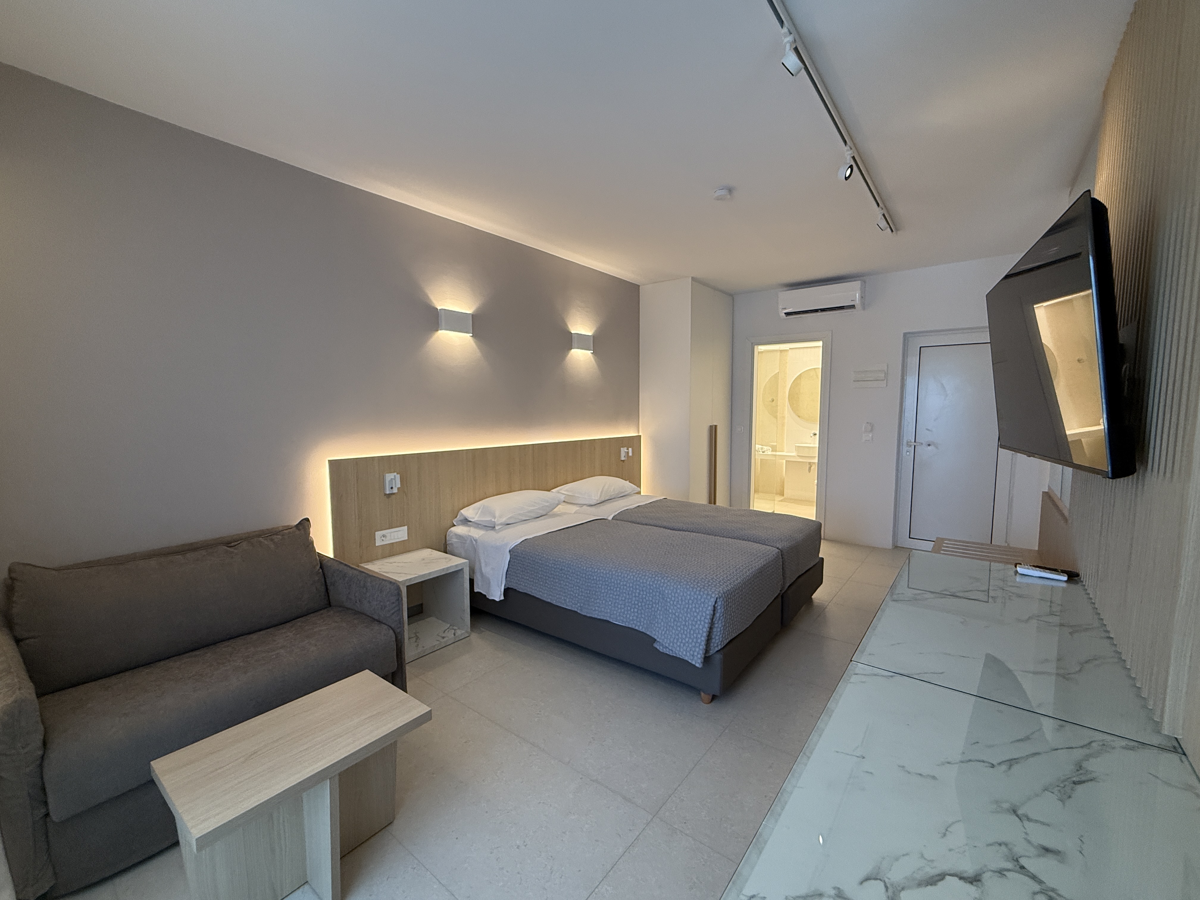 Double or Twin Superior Side Sea View