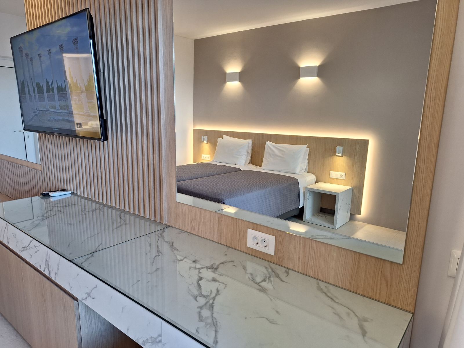 Double or Twin Superior Side Sea View