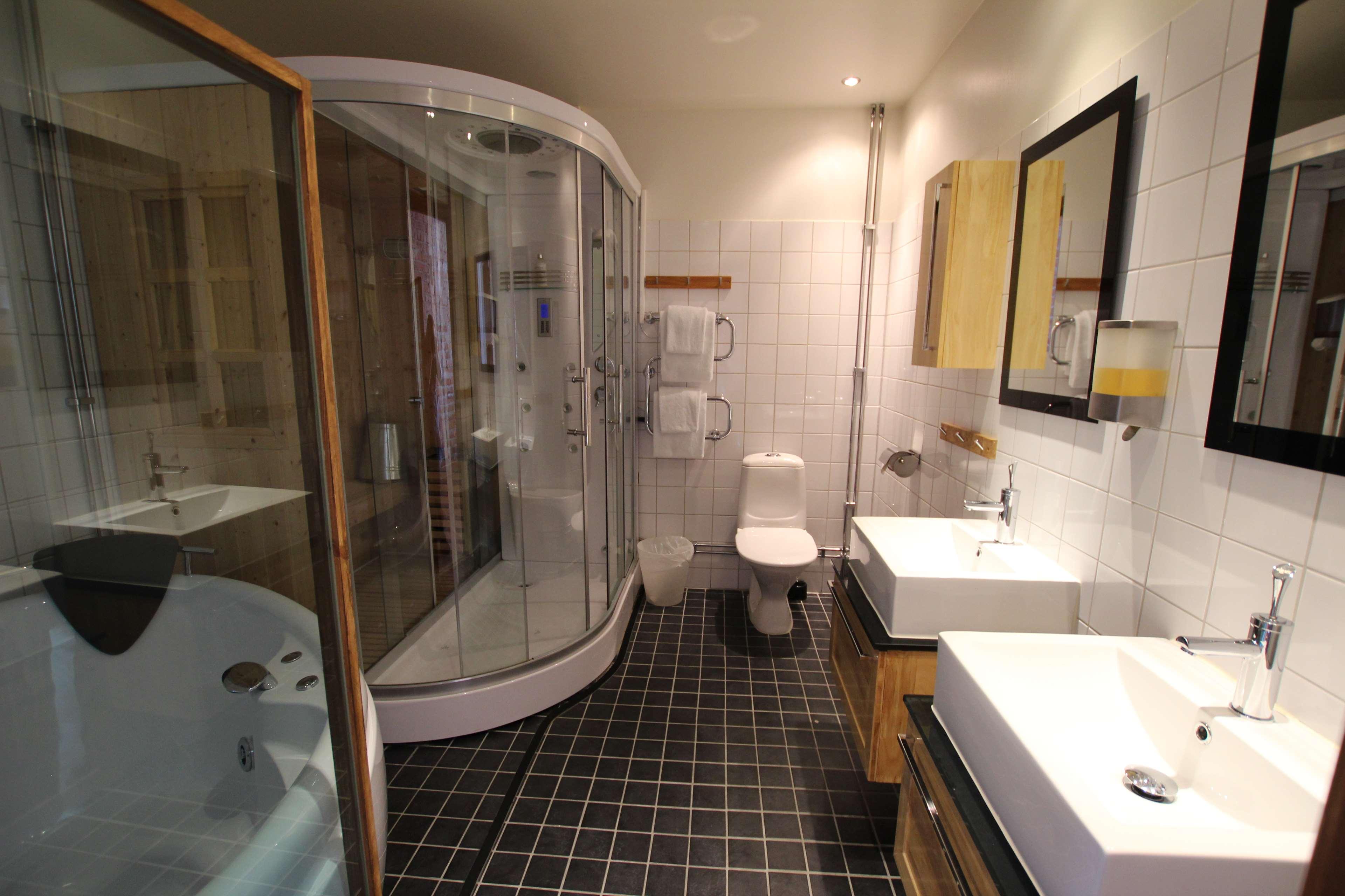 Suite Deluxe King Bed