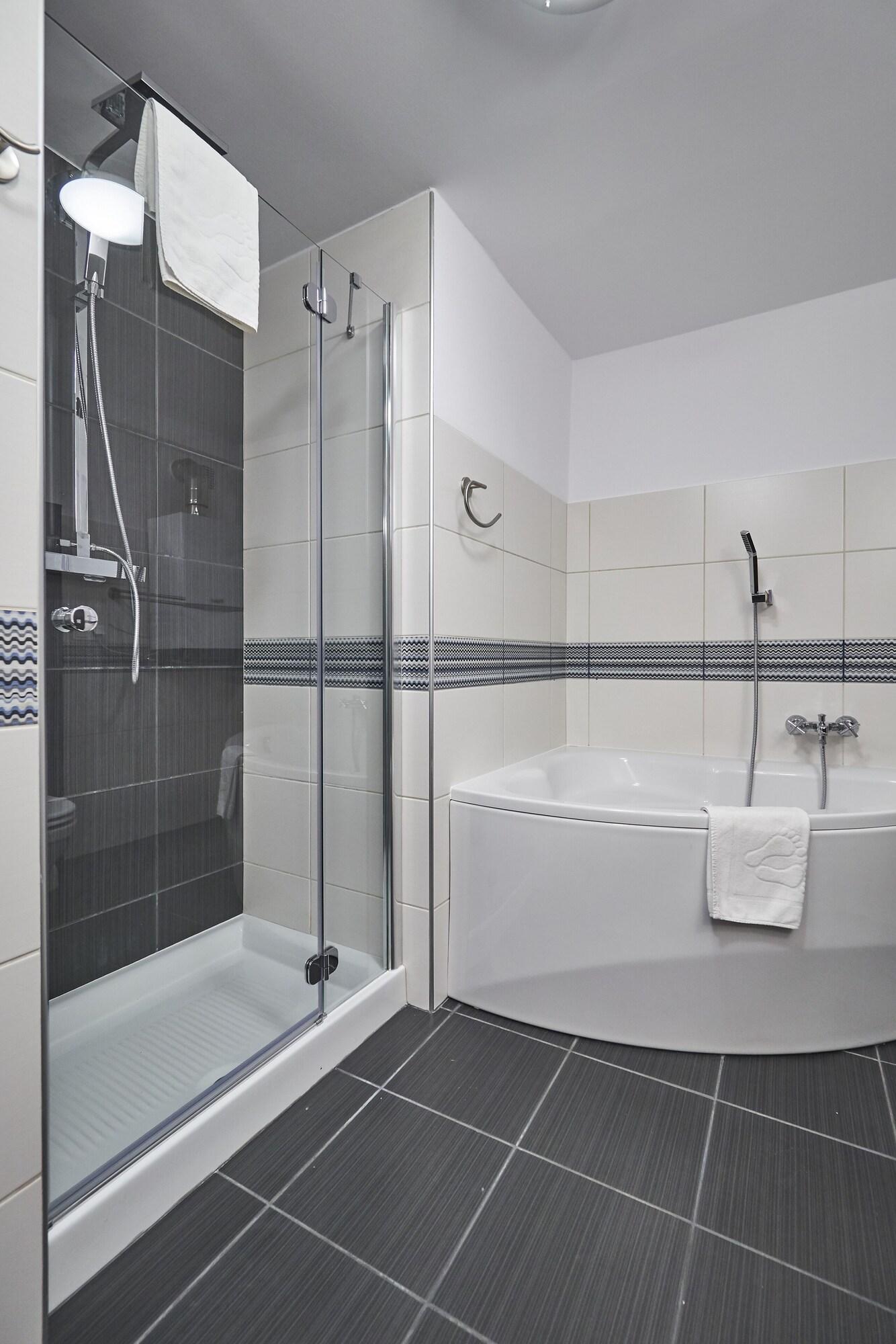 Apartment Capacity 8