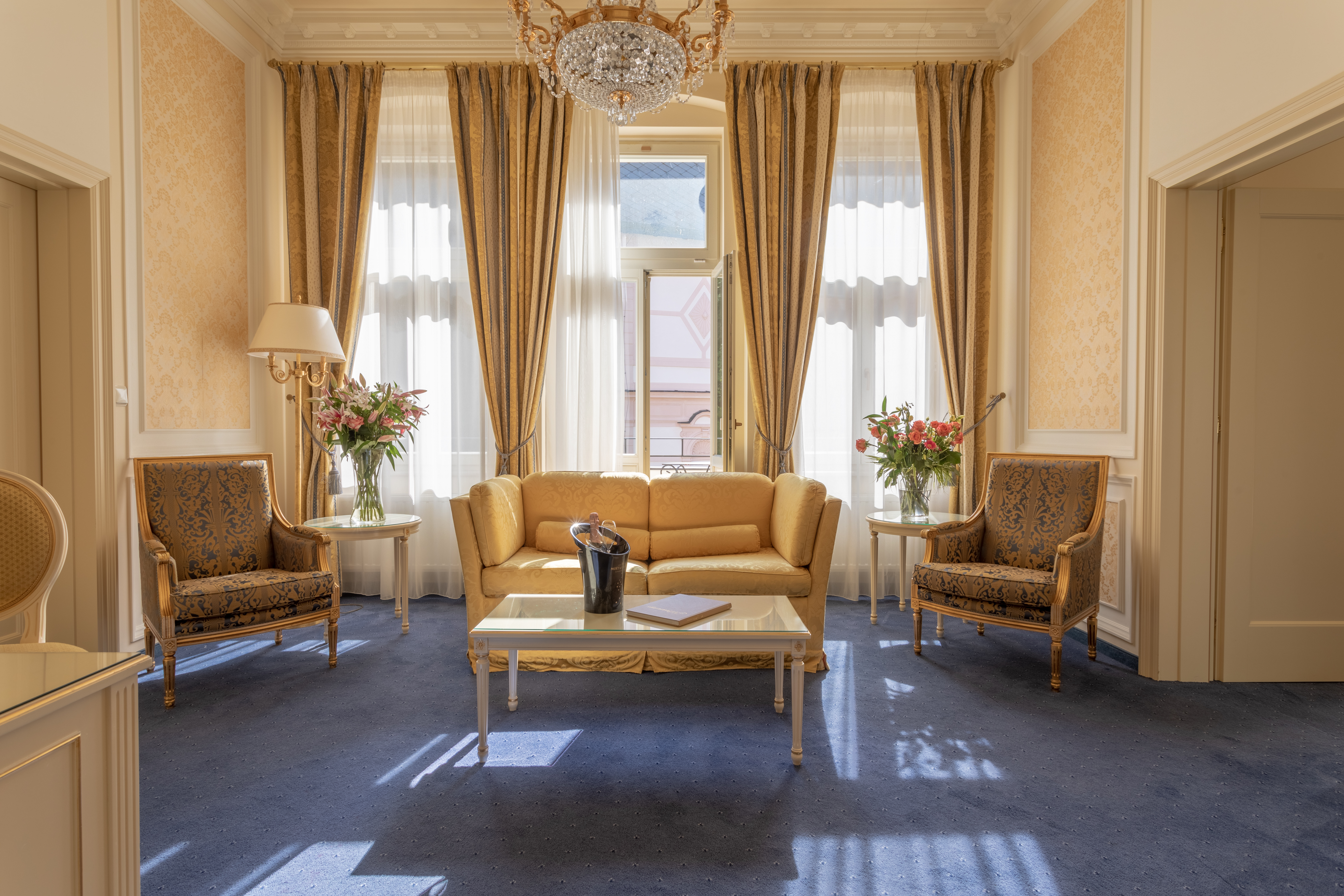 Apartment One Bedroom Two Bathrooms