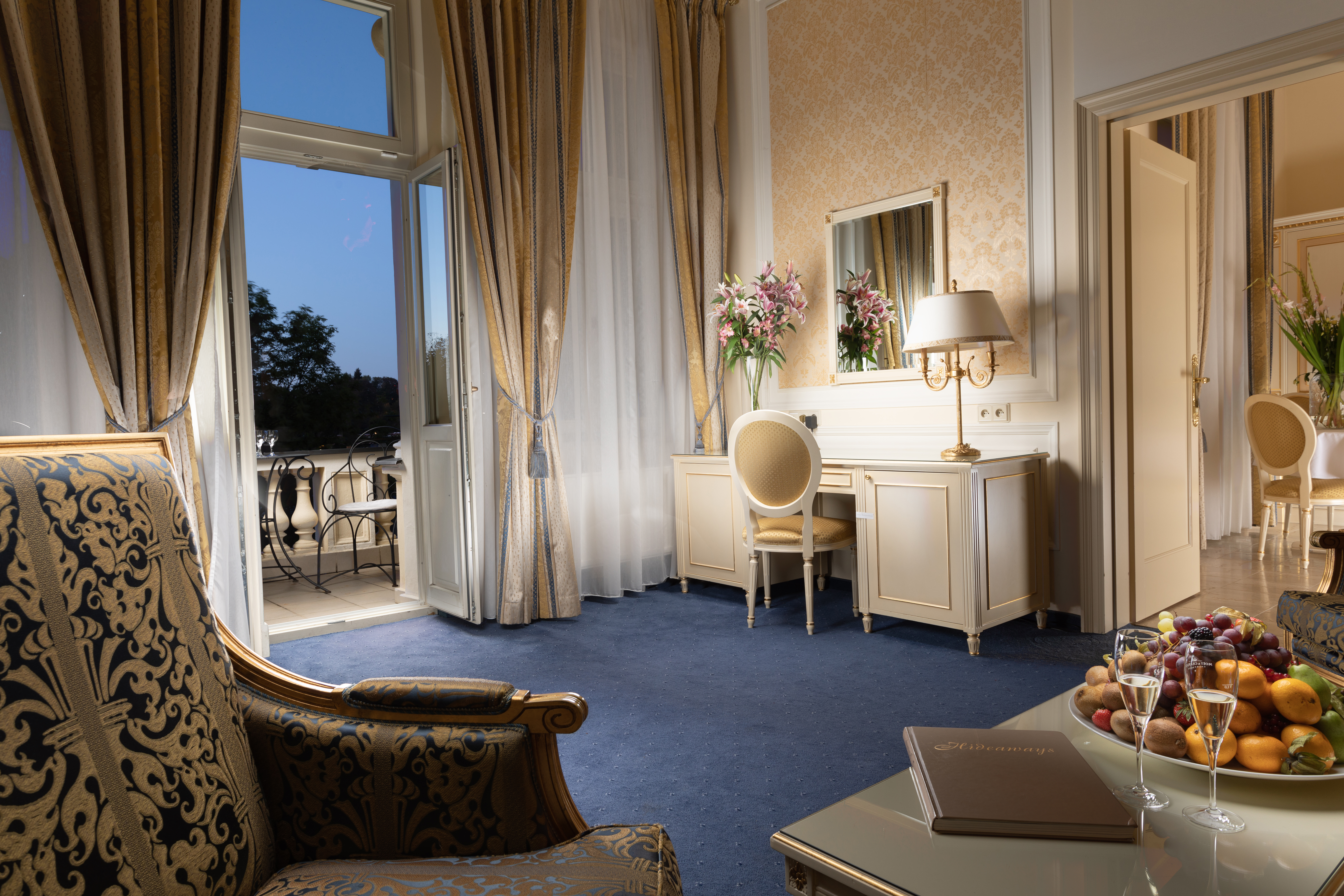 Apartment One Bedroom Two Bathrooms