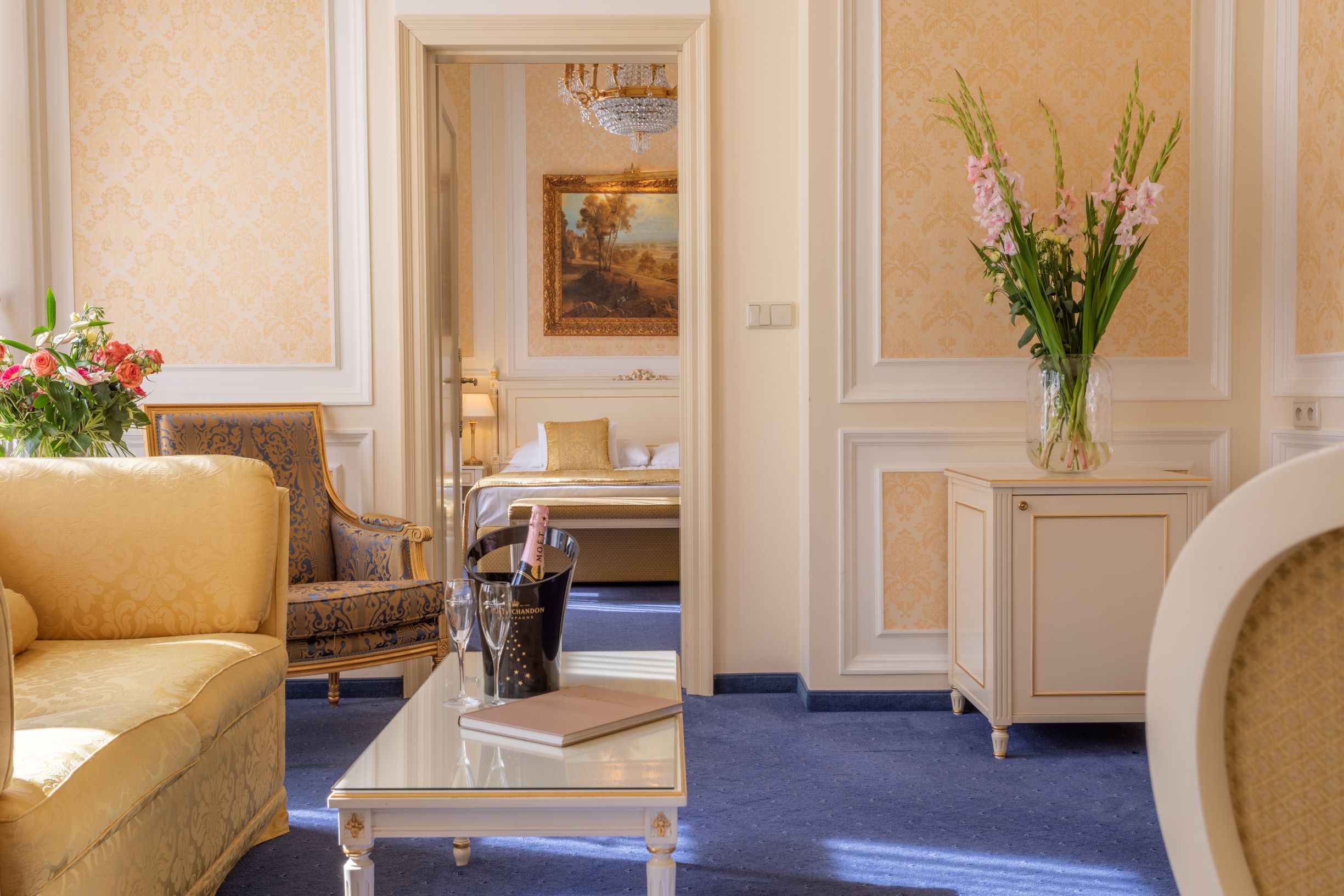 Apartment One Bedroom Two Bathrooms