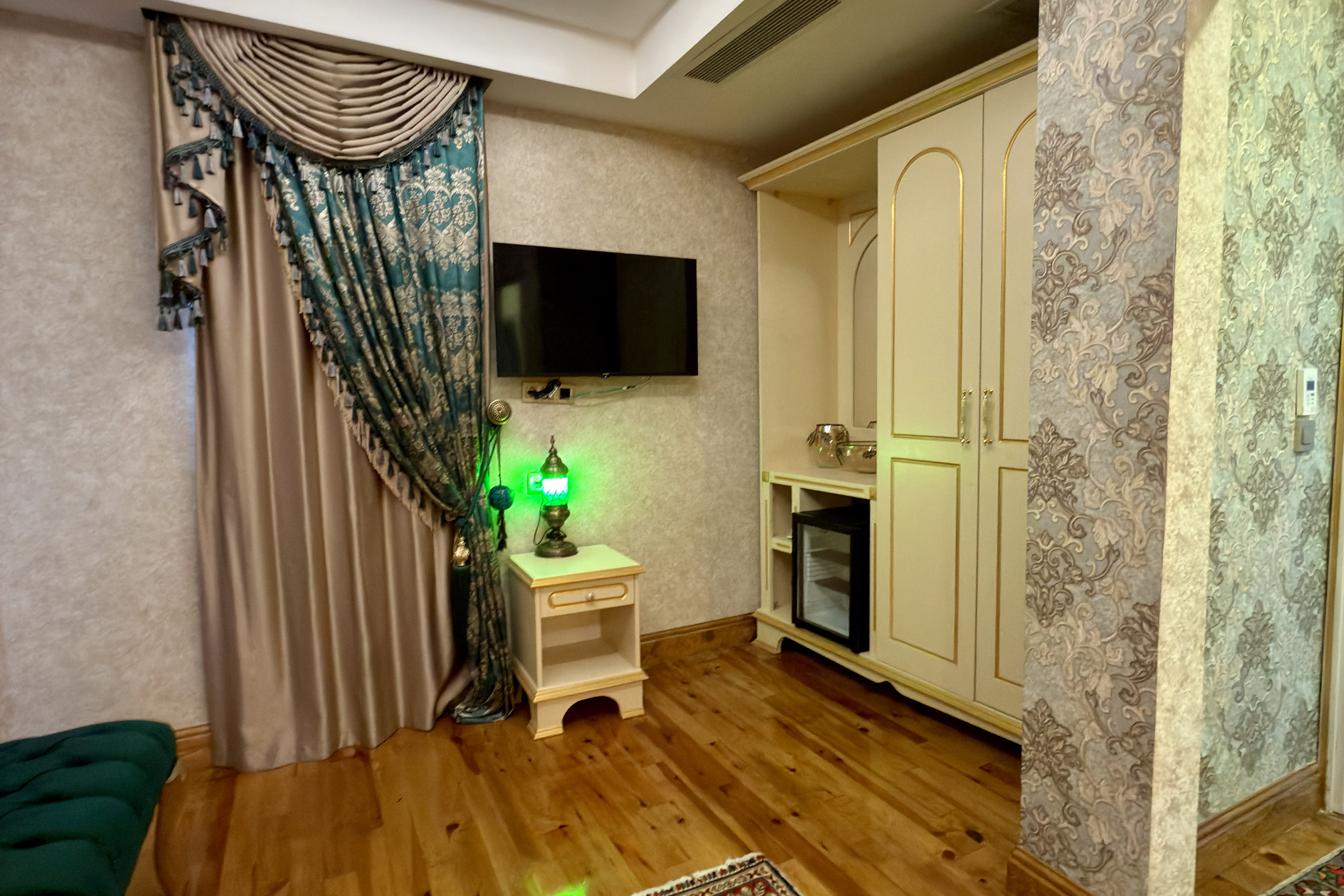 Junior Suite Two Double Beds One Bedroom 