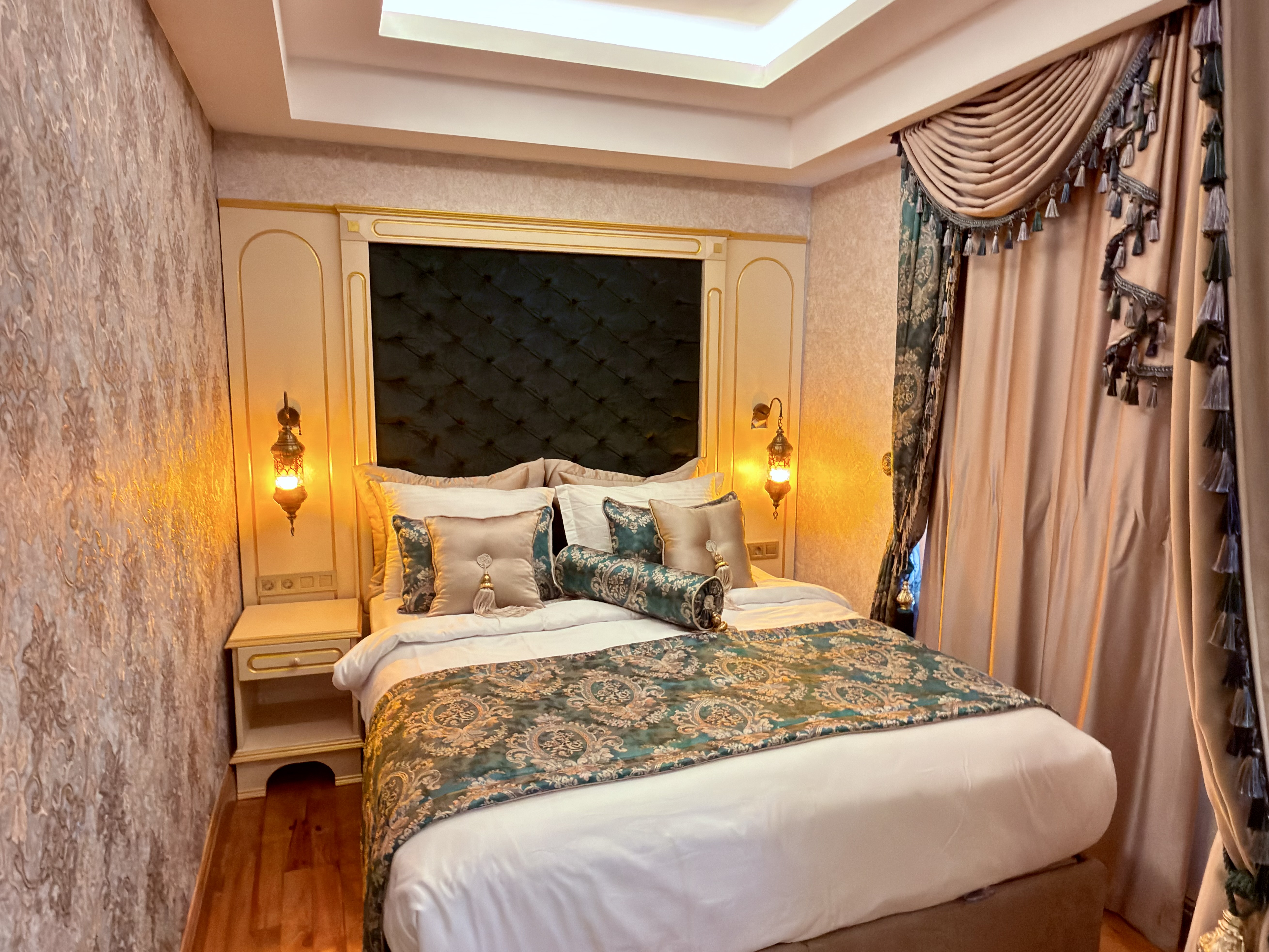 Junior Suite Two Double Beds One Bedroom 