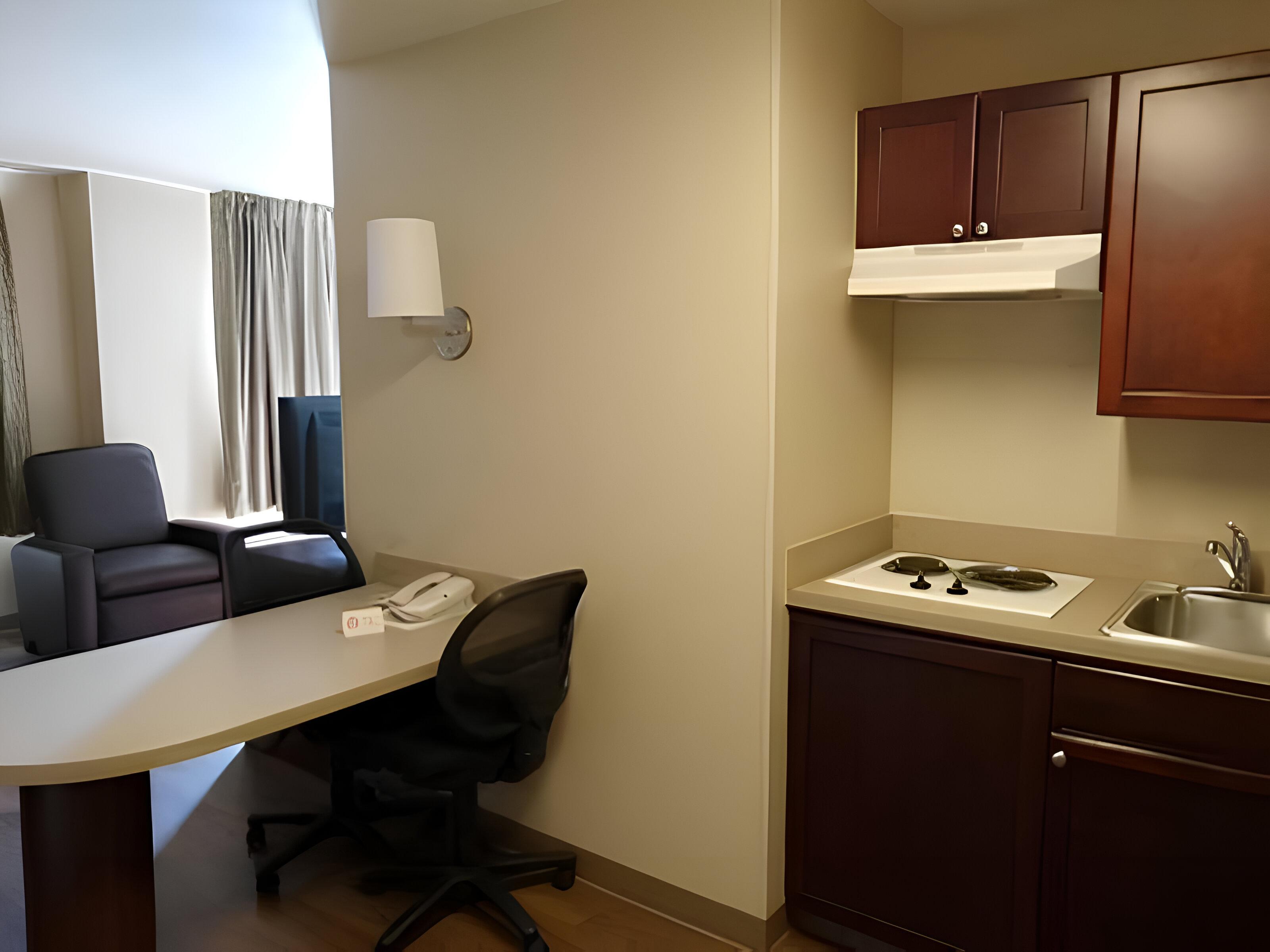 Studio Accessible King Size Bed