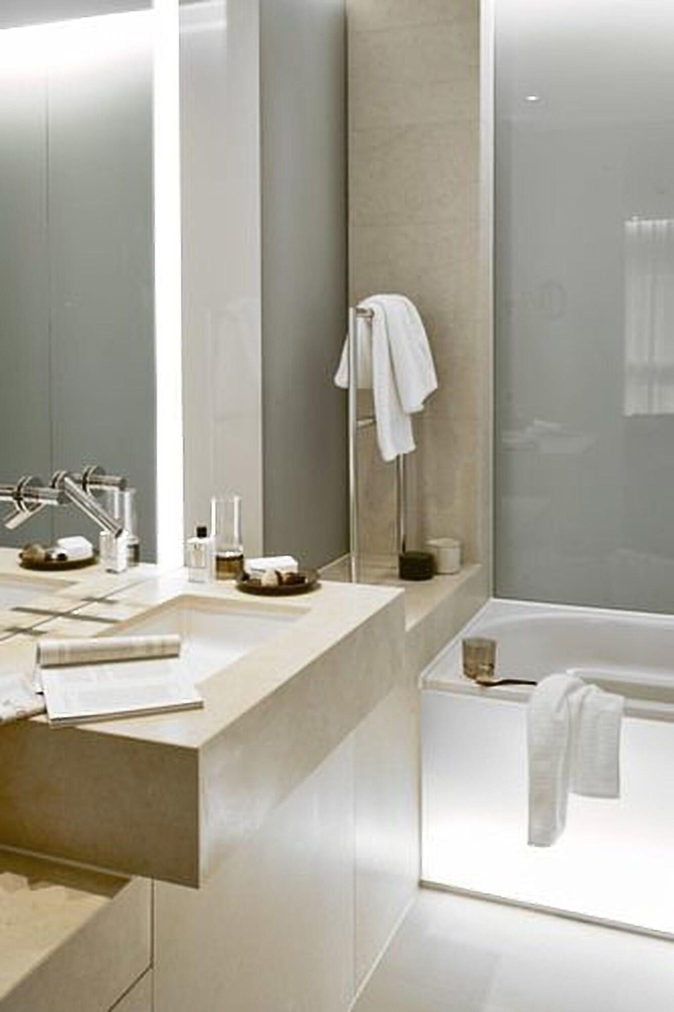 Double Deluxe King Bed