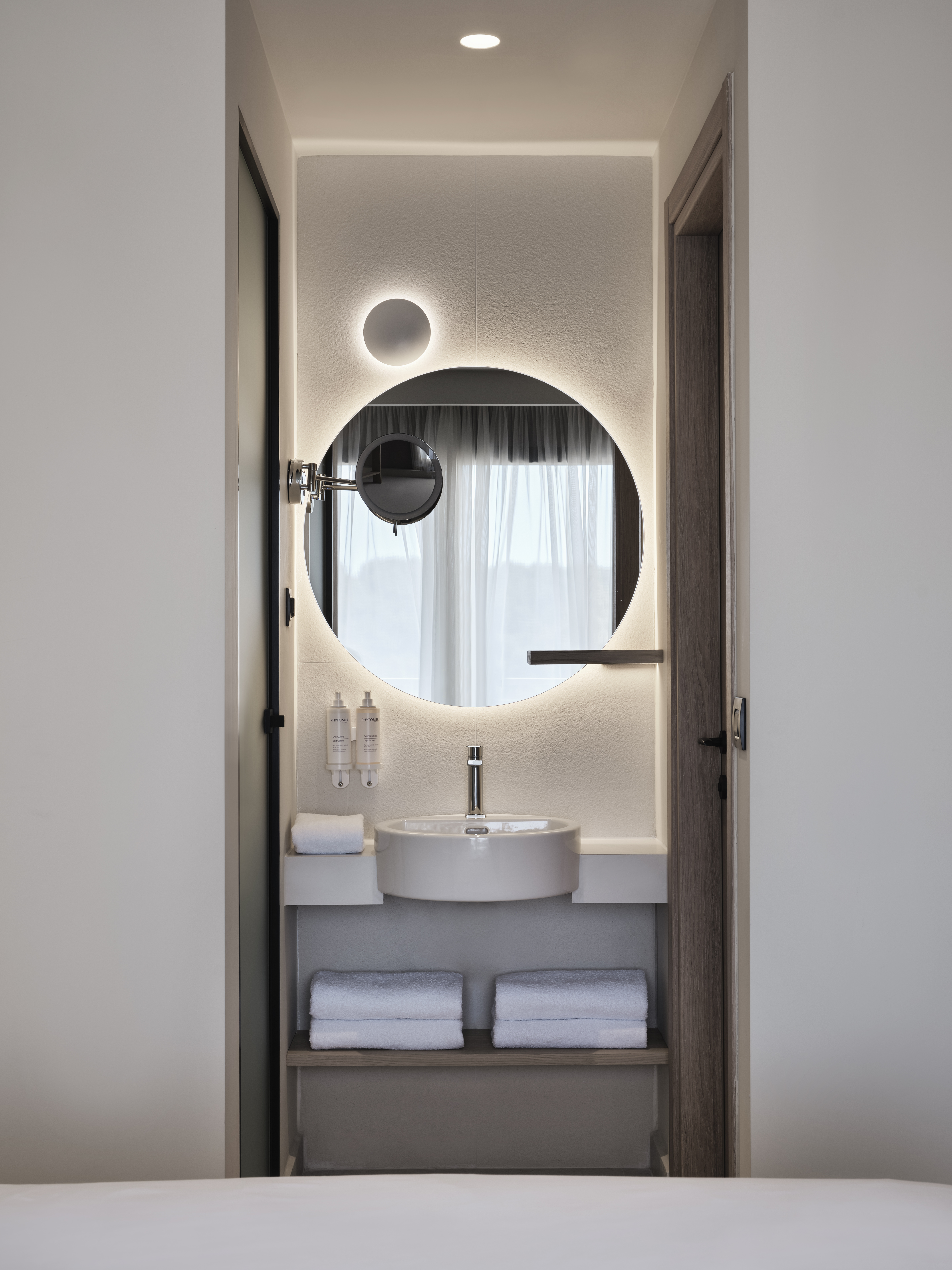 Double Deluxe One Bed